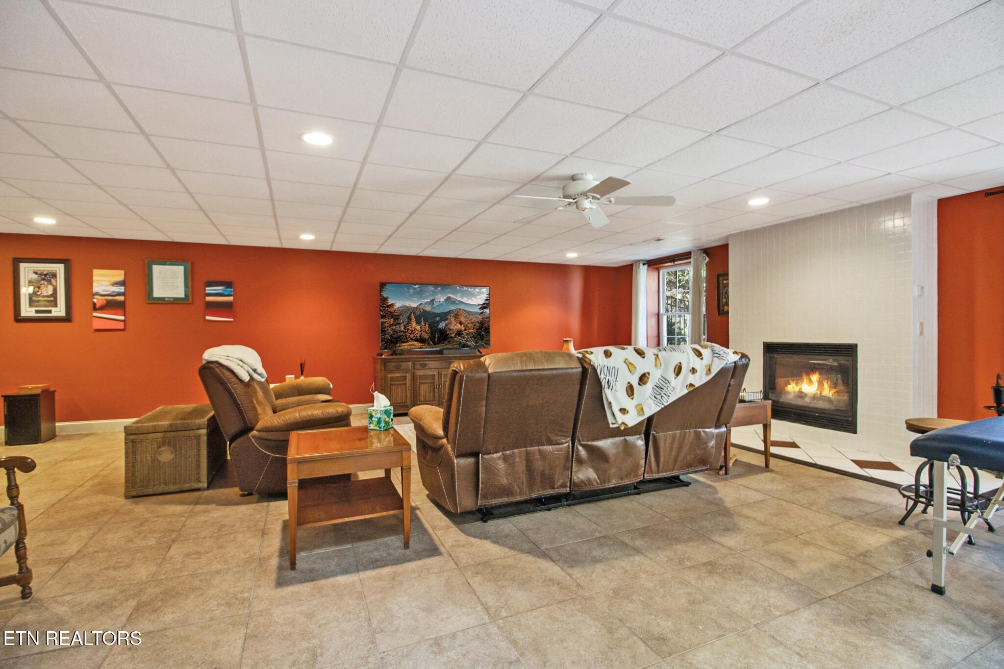 Crossville, Tennessee, 38558, United States, 3 Bedrooms Bedrooms, ,4 BathroomsBathrooms,Residential,For Sale,1930230