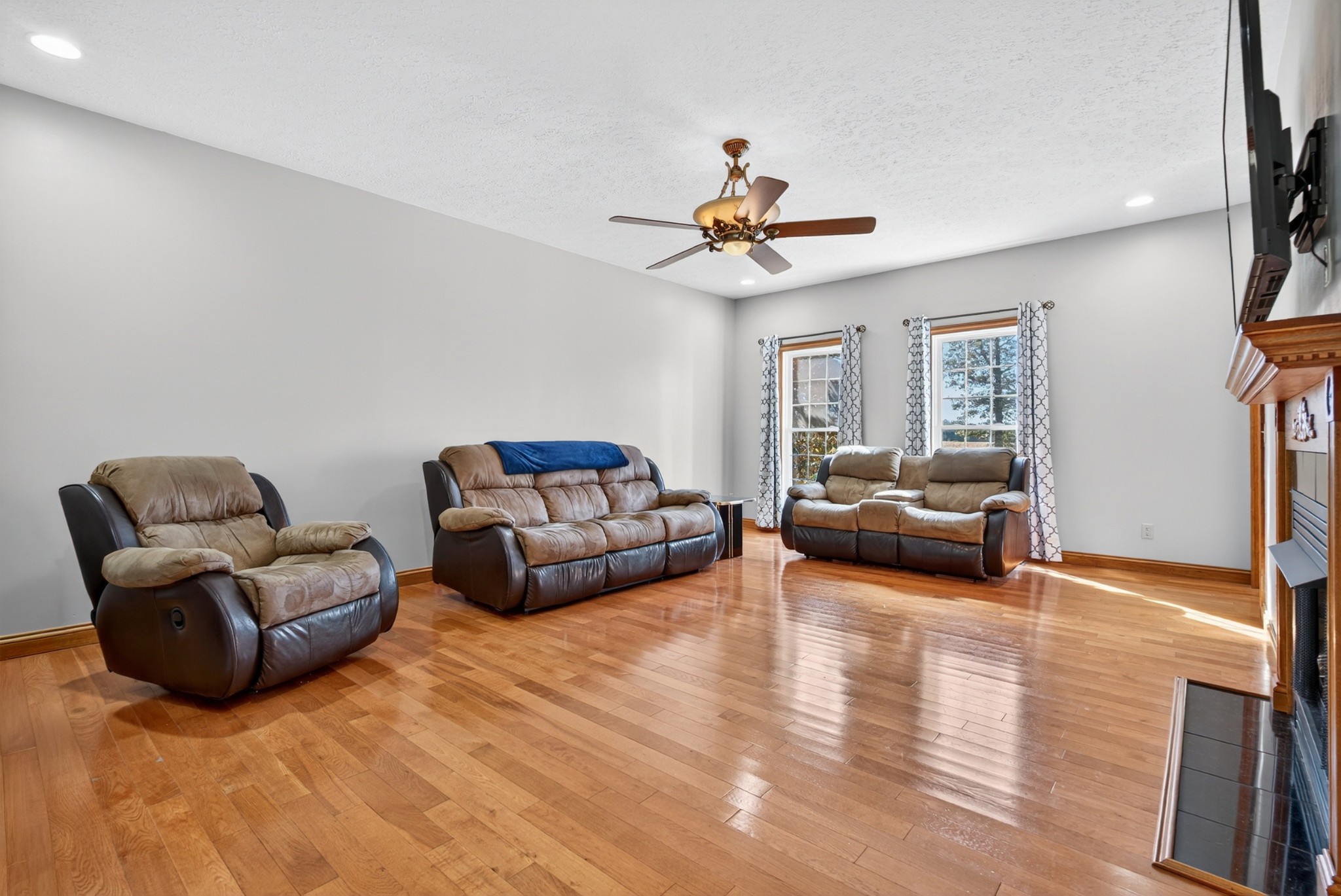 Puryear, Tennessee, 38251, United States, 4 Bedrooms Bedrooms, ,4 BathroomsBathrooms,Residential,For Sale,1981229