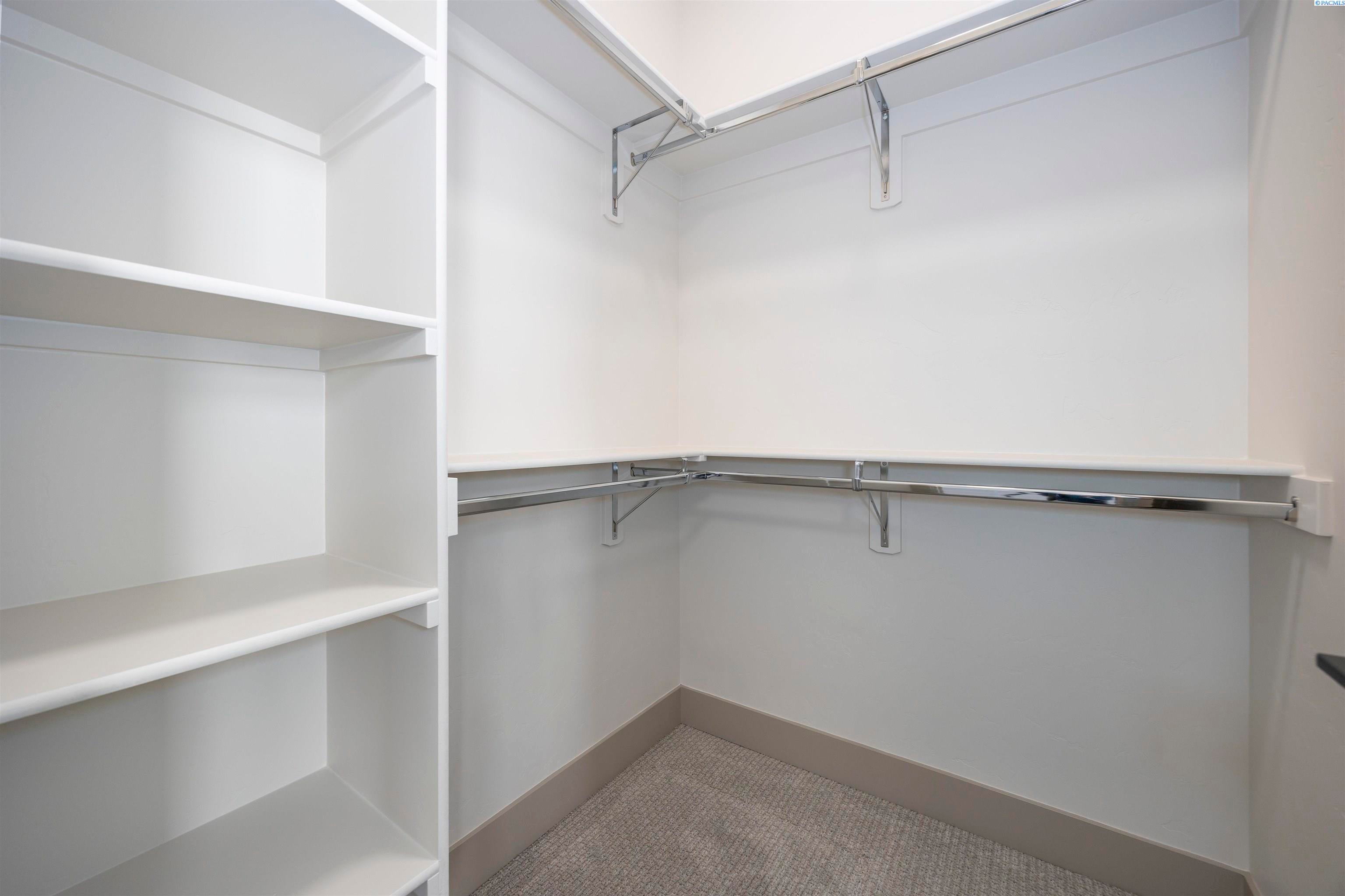 Kennewick, Washington, 99338, United States, 4 Bedrooms Bedrooms, ,3 BathroomsBathrooms,Residential,For Sale,2002511