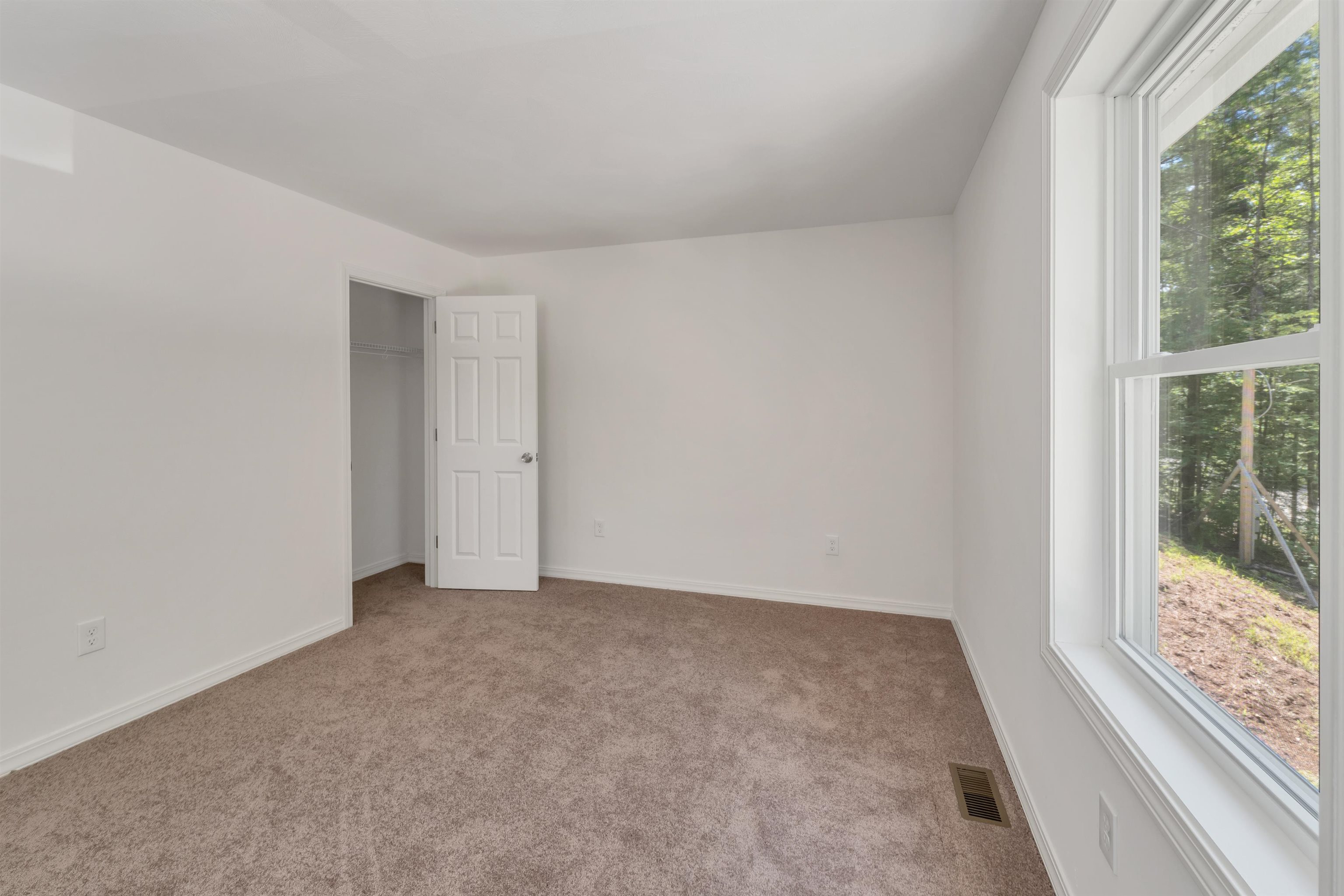Bennington, New Hampshire, 03442, United States, 3 Bedrooms Bedrooms, ,2 BathroomsBathrooms,Residential,For Sale,1898255