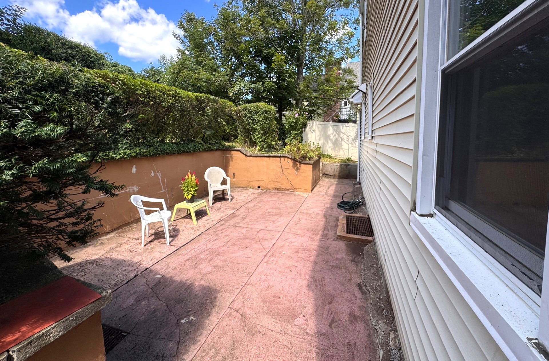 Yonkers, New York, 10703, United States, 3 Bedrooms Bedrooms, ,2 BathroomsBathrooms,Residential,For Sale,1942692