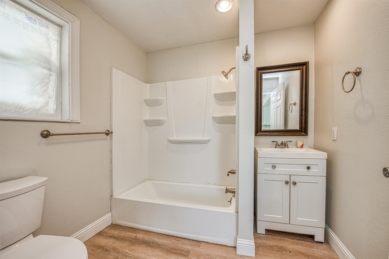 Fresno, California, 93722, United States, 3 Bedrooms Bedrooms, ,2 BathroomsBathrooms,Residential,For Sale,2039755
