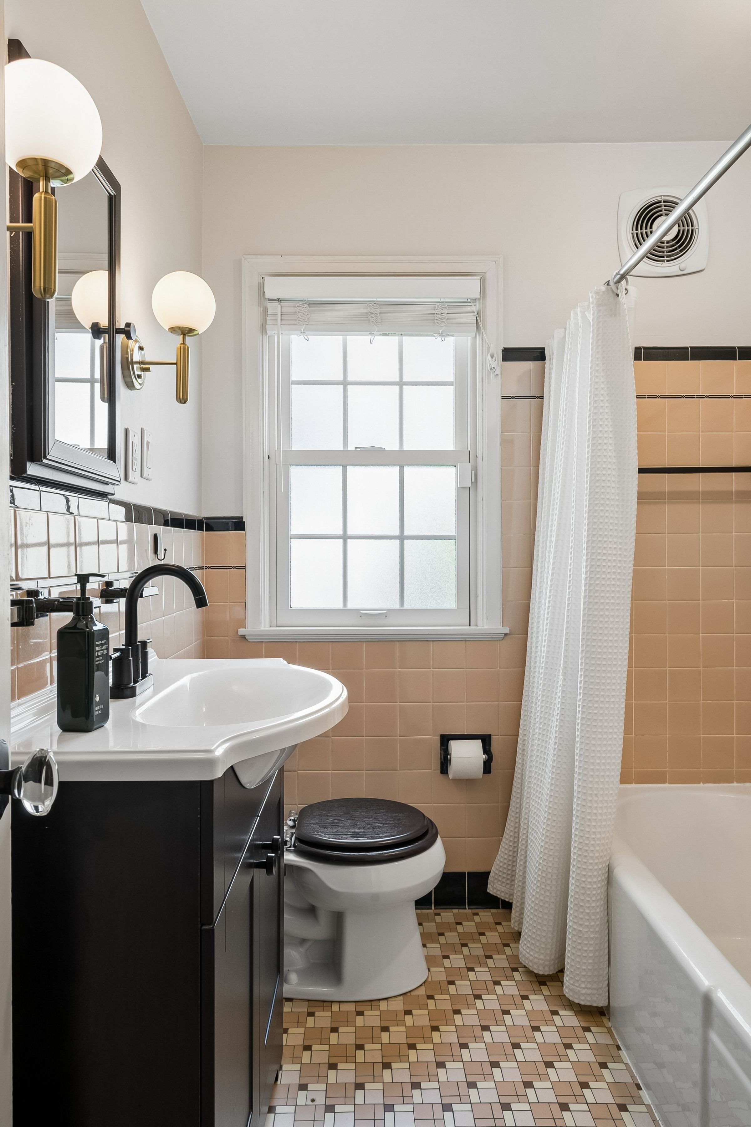  Elegant Cape Cod Living with Timeless Architectural Detail - 物件實景