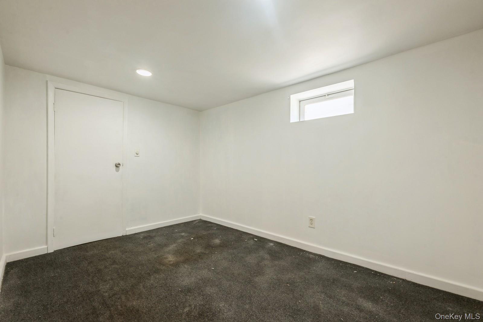 Queens Village, New York, 11429, United States, 3 Bedrooms Bedrooms, ,2 BathroomsBathrooms,Residential,For Sale,1902128