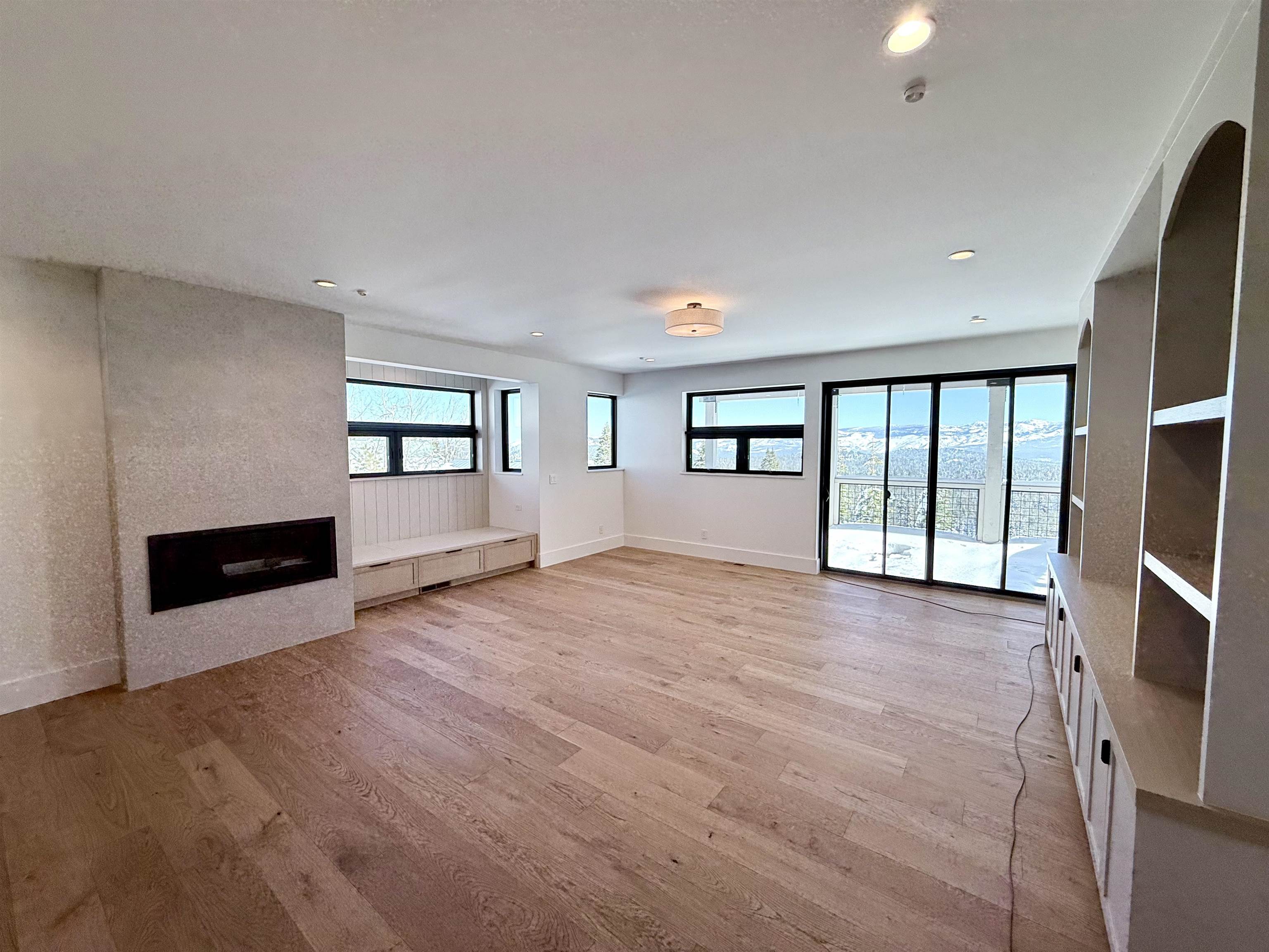 Truckee, California, 96161, United States, 5 Bedrooms Bedrooms, ,5 BathroomsBathrooms,Residential,For Sale,1992888