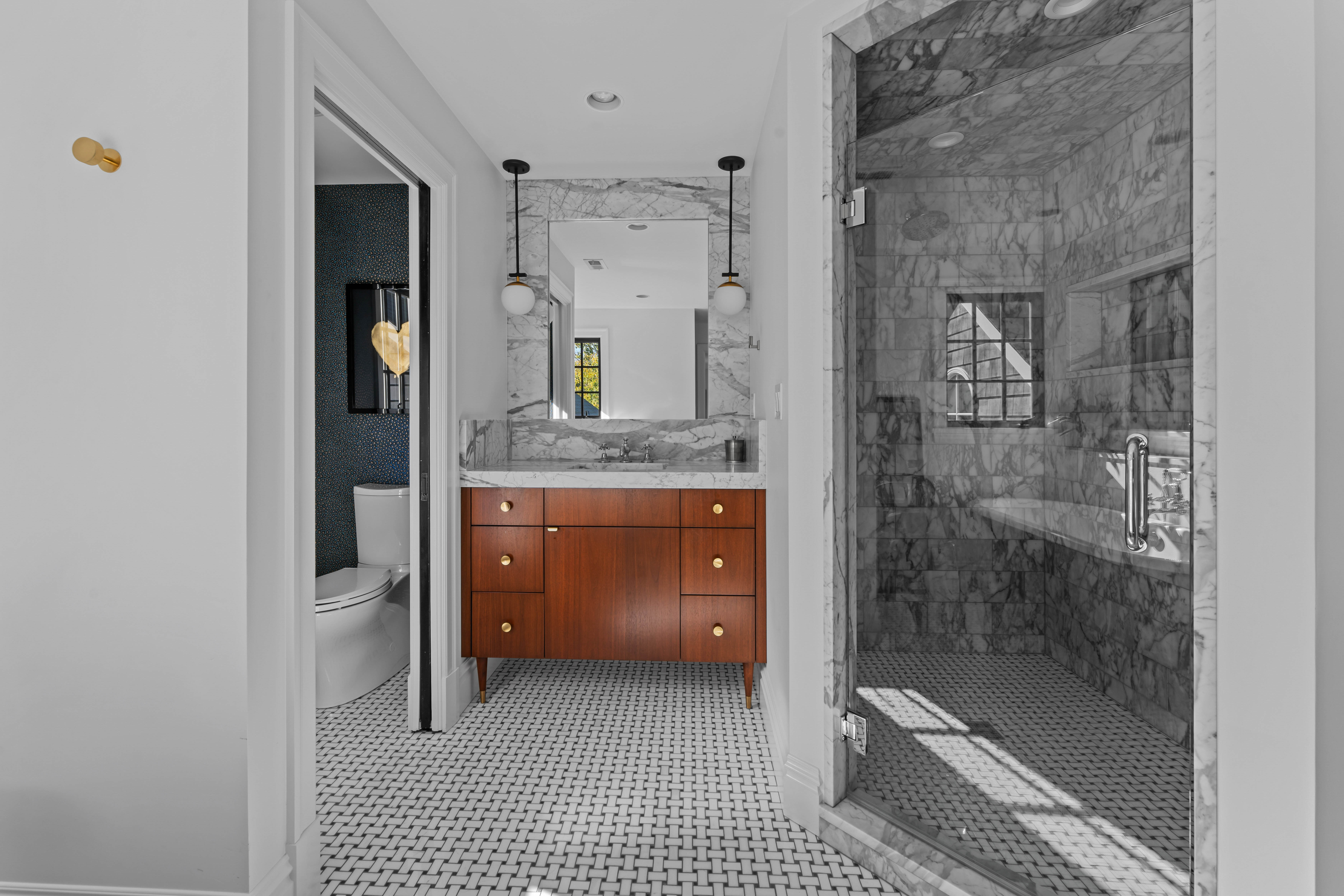  Stunning Private Estate Tucked Away on one of Ladue