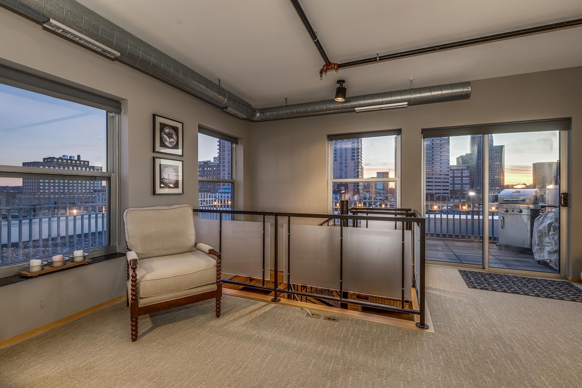 Saint Paul, Minnesota, 55101, United States, 2 Bedrooms Bedrooms, ,1 BathroomBathrooms,Residential,For Sale,1958704