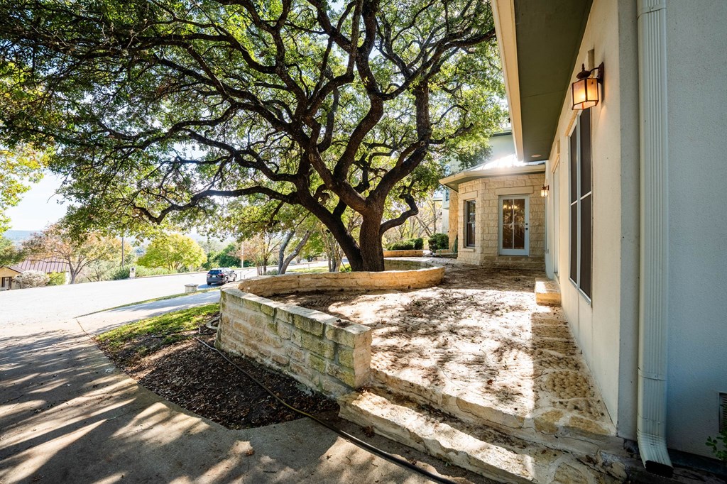 Kerrville, Texas, 78028, United States, 3 Bedrooms Bedrooms, ,5 BathroomsBathrooms,Residential,For Sale,2002478