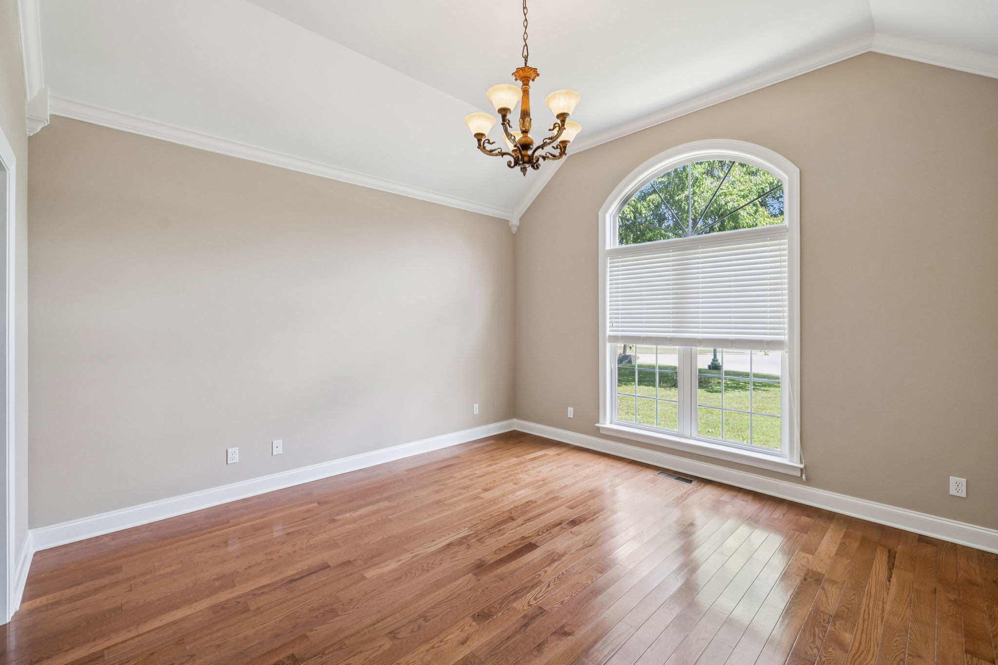 Manchester, Tennessee, 37355, United States, 4 Bedrooms Bedrooms, ,4 BathroomsBathrooms,Residential,For Sale,1937167