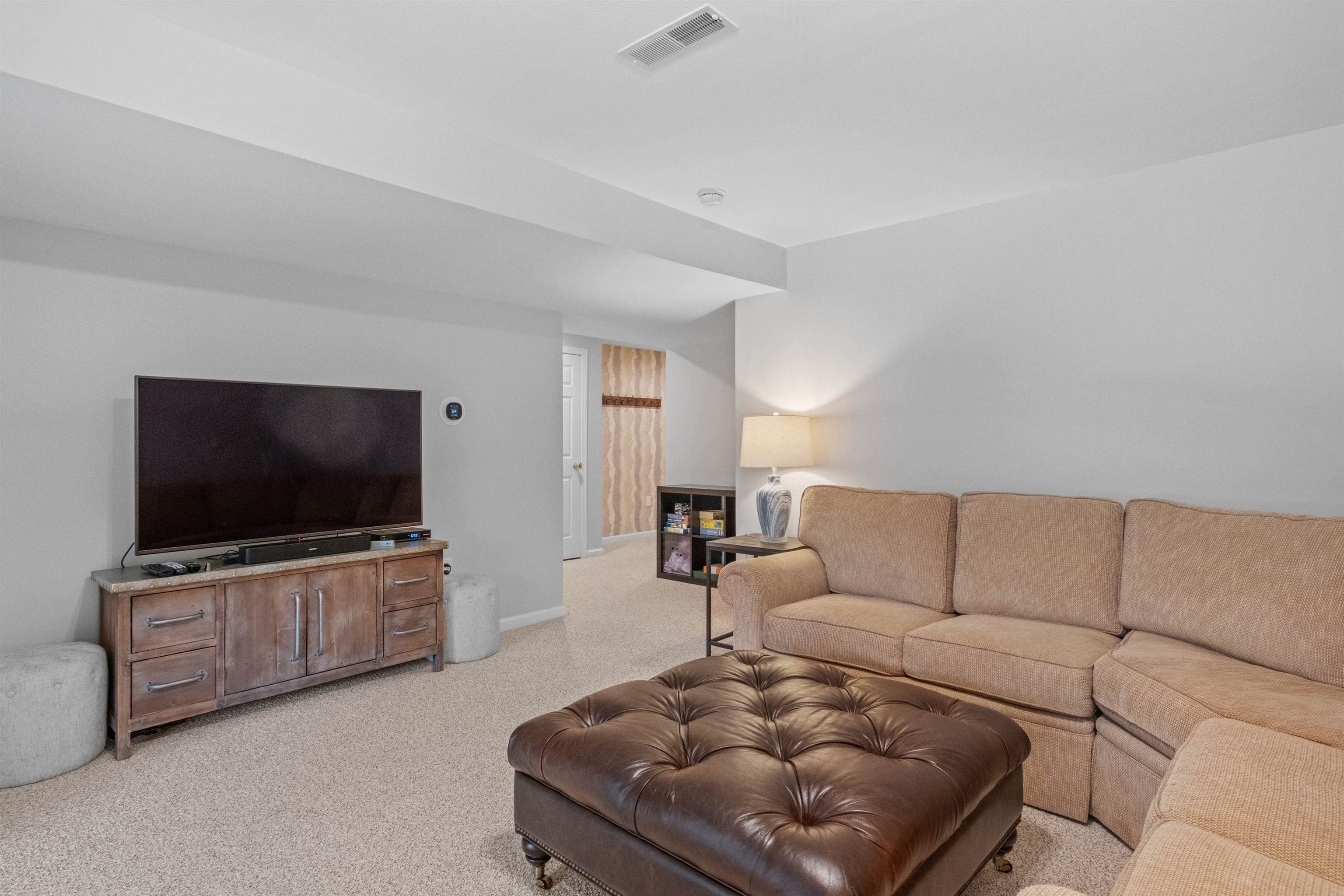 Lincoln, New Hampshire, 03251, United States, 4 Bedrooms Bedrooms, ,4 BathroomsBathrooms,Residential,For Sale,1915256