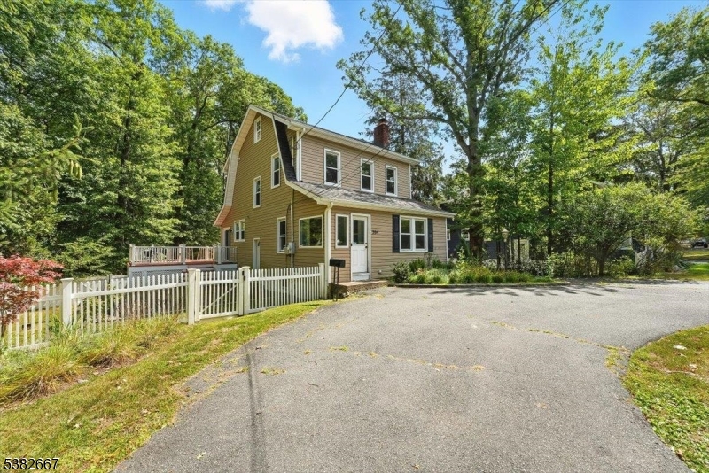 Livingston Twp., New Jersey, 07039, United States, 3 Bedrooms Bedrooms, ,2 BathroomsBathrooms,Residential,For Sale,1940708
