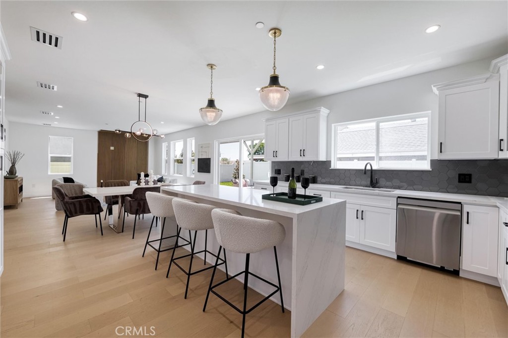 Sylmar, California, 91342, United States, 5 Bedrooms Bedrooms, ,3 BathroomsBathrooms,Residential,For Sale,1928478