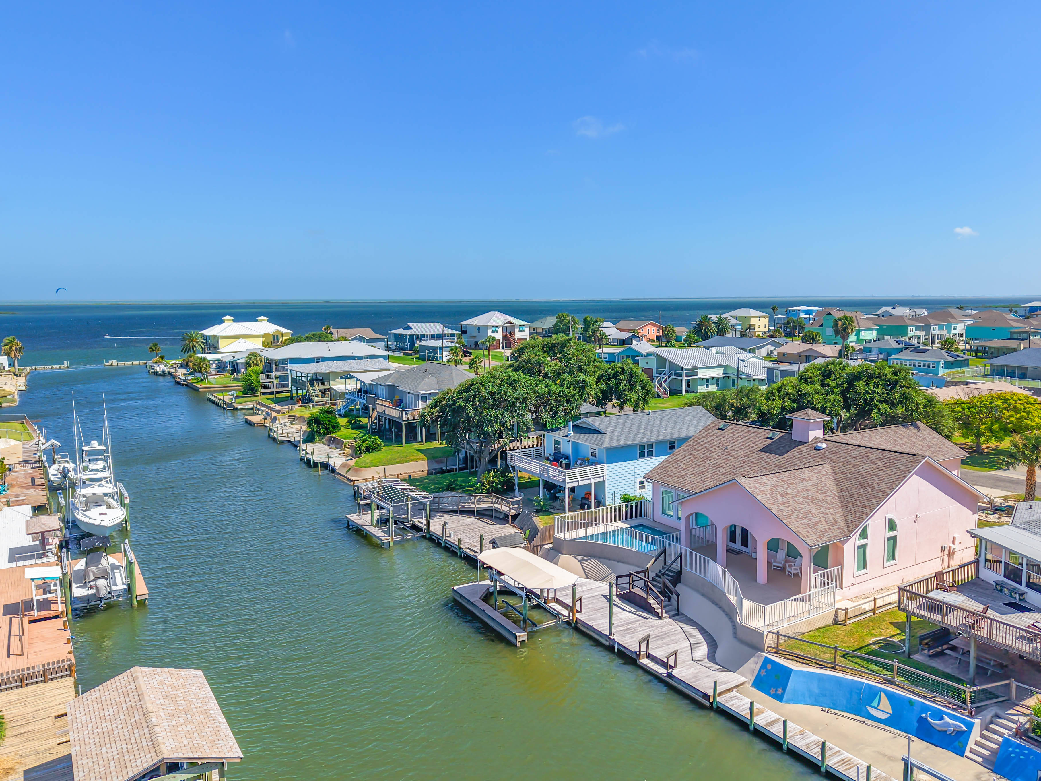  Waterfront Retreat with Heated Pool and Boat Lift - 物件實景