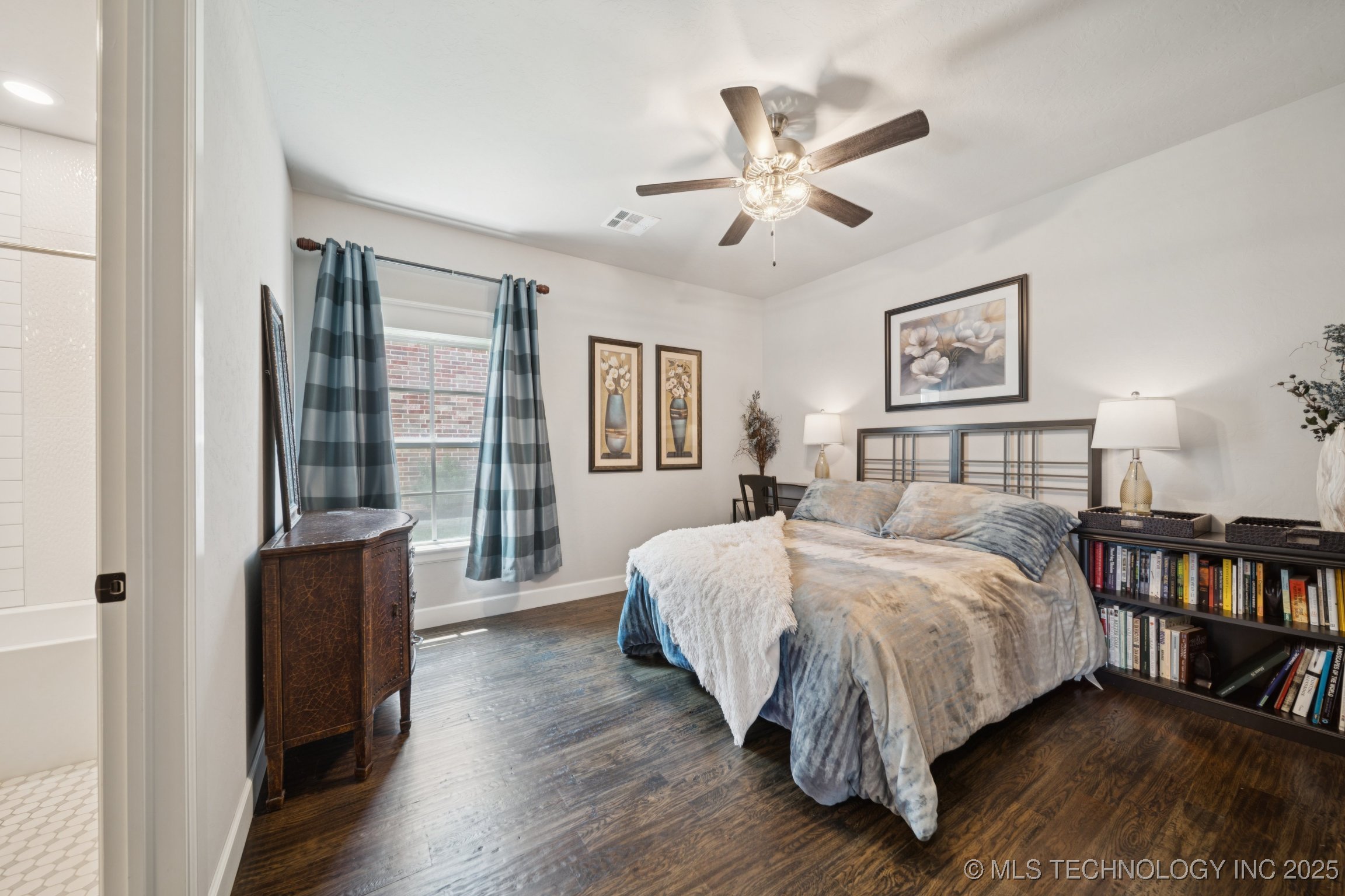 Jenks, Oklahoma, 74037, United States, 4 Bedrooms Bedrooms, ,5 BathroomsBathrooms,Residential,For Sale,1932069
