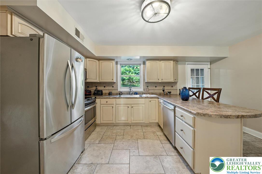 Hanover Twp, Pennsylvania, 18017, United States, 3 Bedrooms Bedrooms, ,3 BathroomsBathrooms,Residential,For Sale,1947788