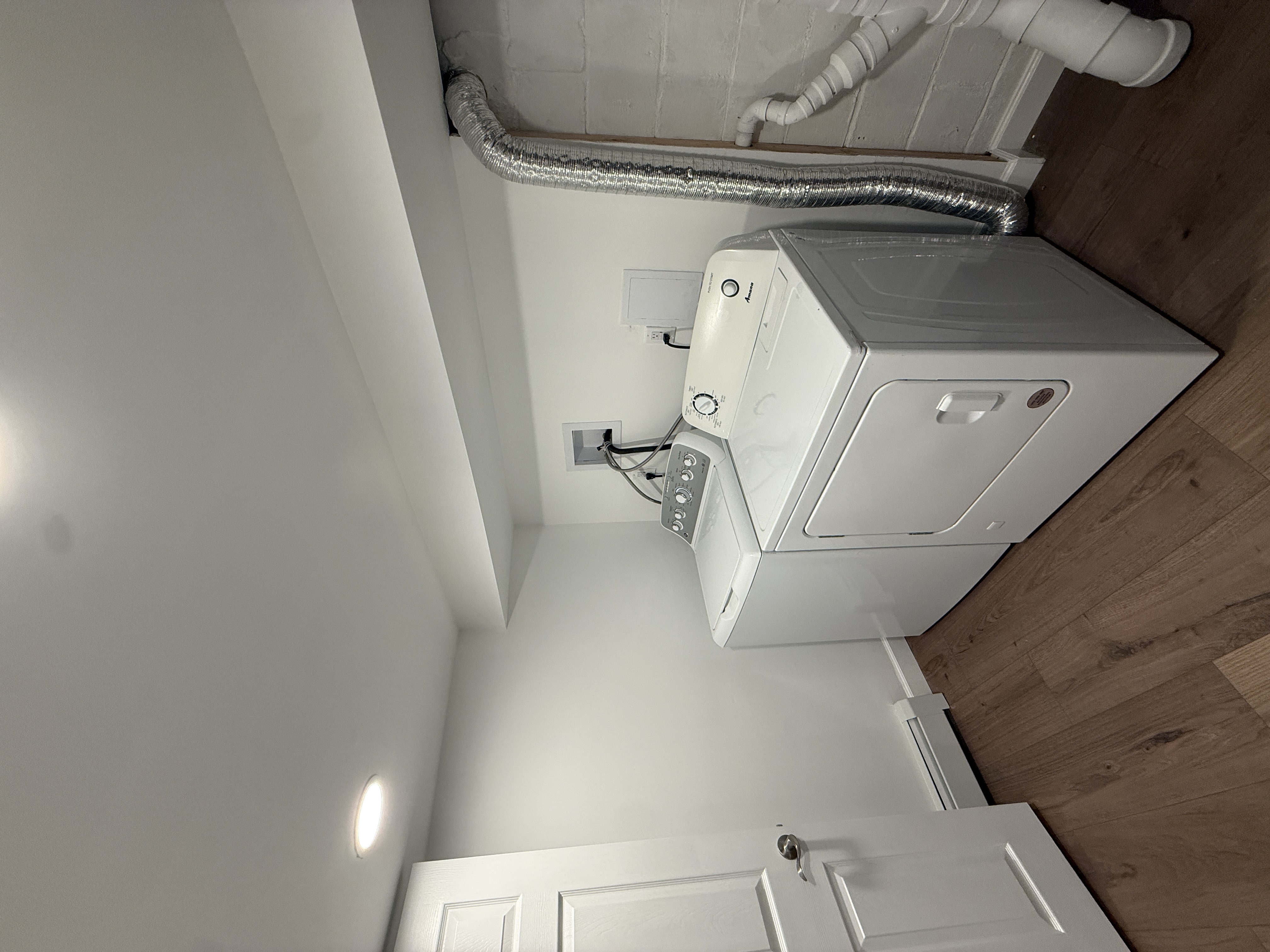 West Islip, New York, 11795, United States, 2 Bedrooms Bedrooms, ,Residential,For Sale,2007437