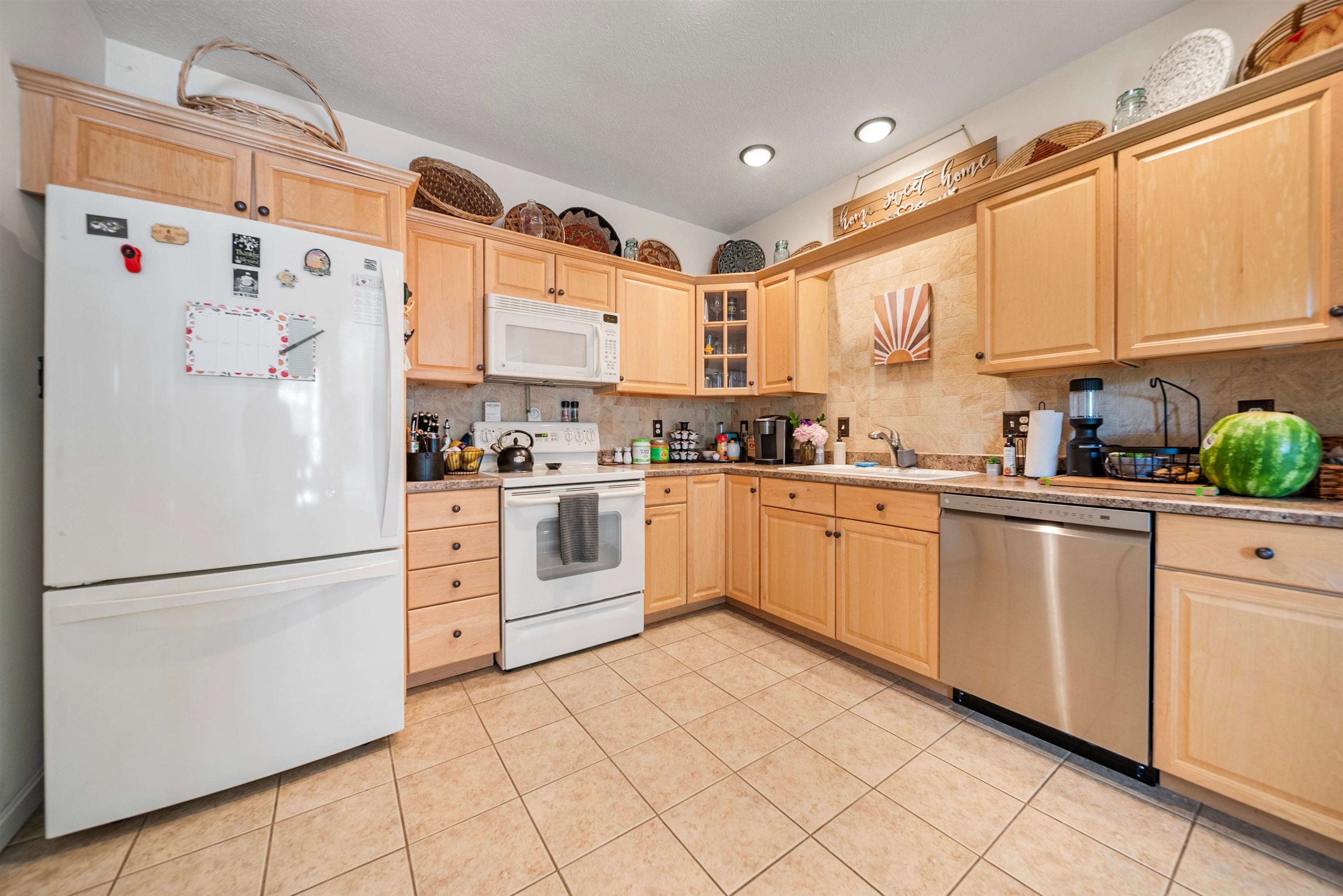 Hooksett, New Hampshire, 03106, United States, 2 Bedrooms Bedrooms, ,2 BathroomsBathrooms,Residential,For Sale,1911621