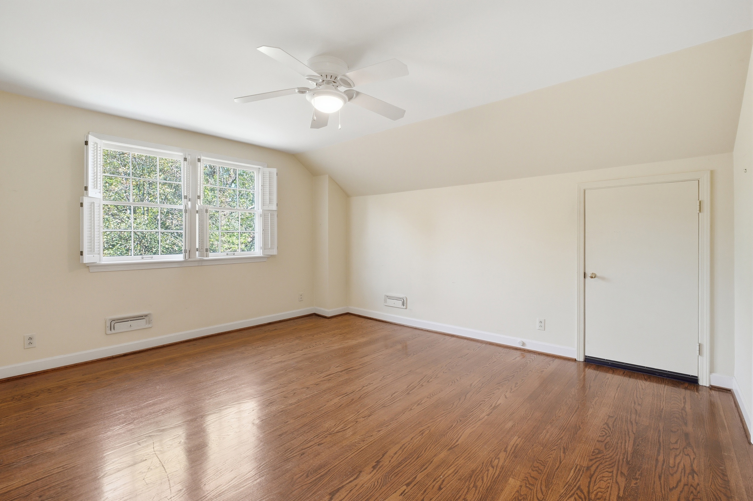  12000 Hazelwood Road, Anchorage, KY 40223 - 物件實景