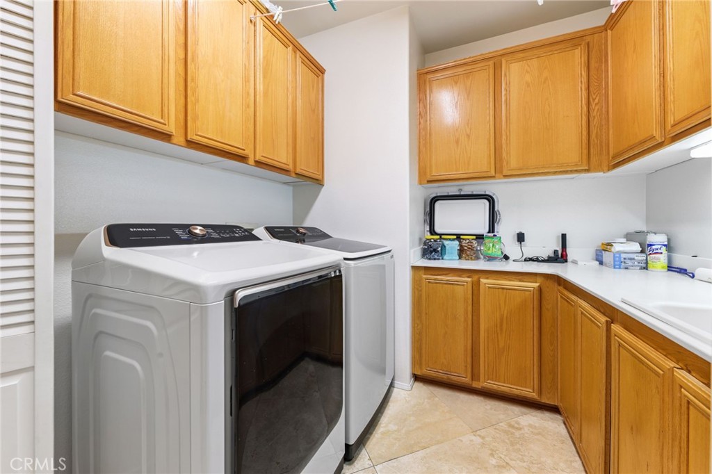 Riverside, California, 92503, United States, 5 Bedrooms Bedrooms, ,4 BathroomsBathrooms,Residential,For Sale,1849957