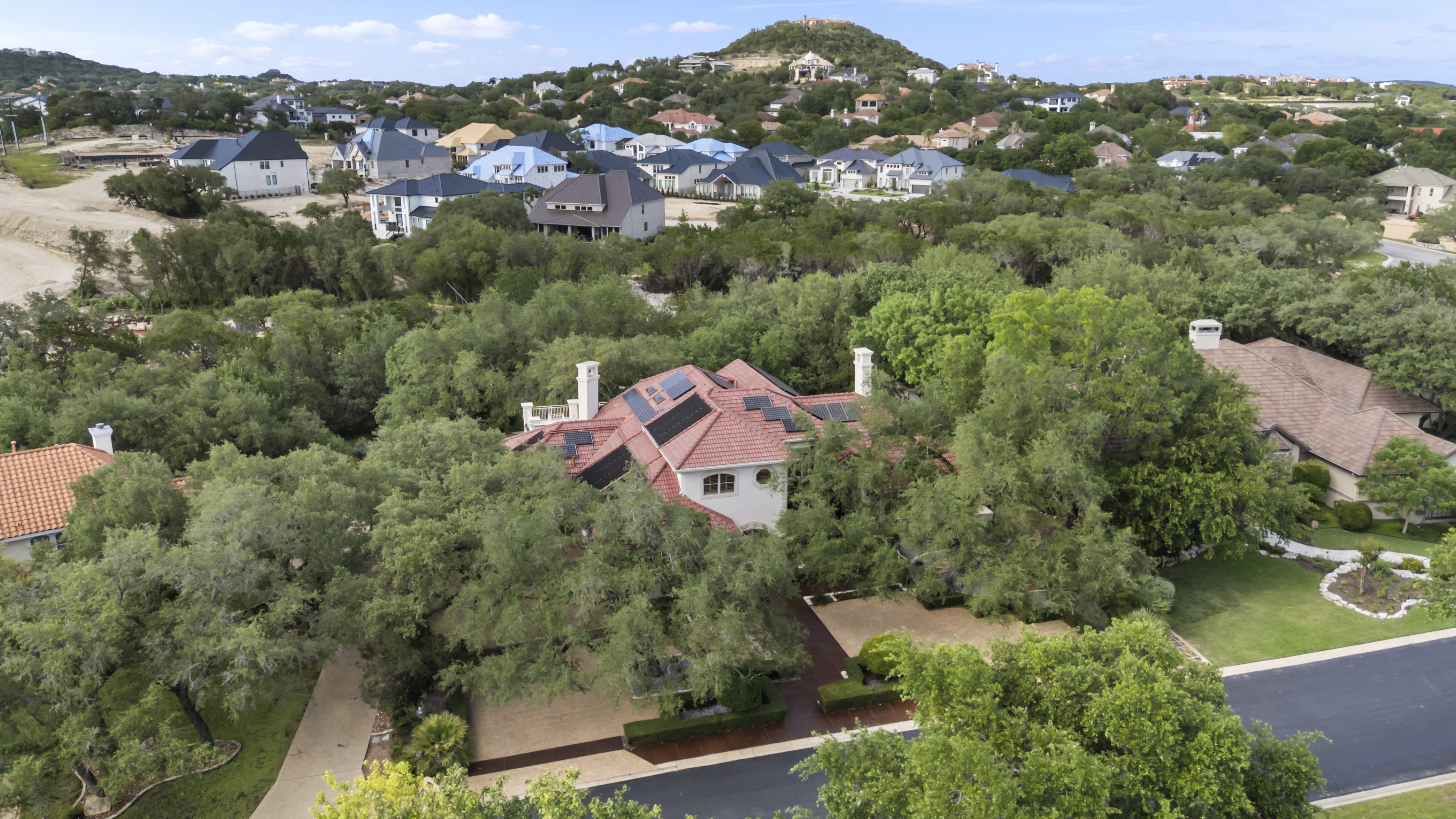  Grand Dominion Estate Showcasing Luxury, Privacy & Architectural Excellence - 物件實景