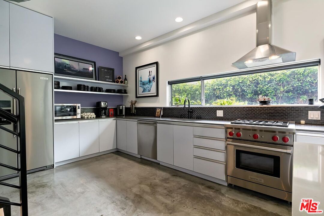 West Hollywood, California, 90069, United States, 2 Bedrooms Bedrooms, ,2 BathroomsBathrooms,Residential,For Sale,2000486