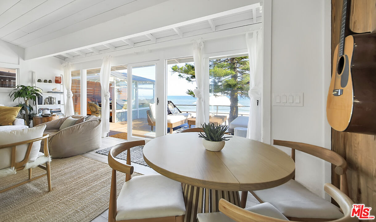 Malibu, California, 90265, United States, 3 Bedrooms Bedrooms, ,2 BathroomsBathrooms,Residential,For Sale,1992051