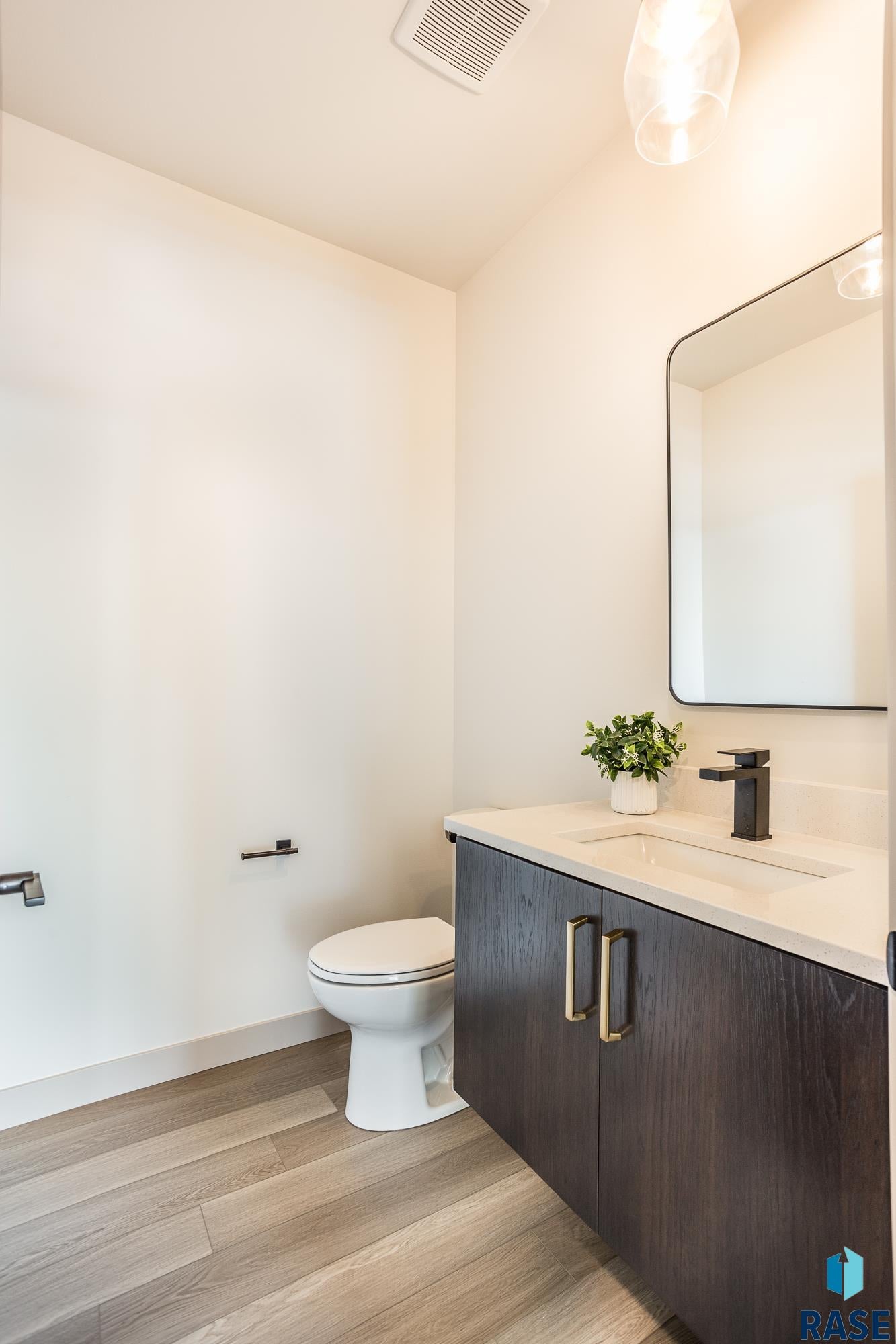 Sioux Falls, South Dakota, 57106, United States, ,Residential,For Sale,1986514