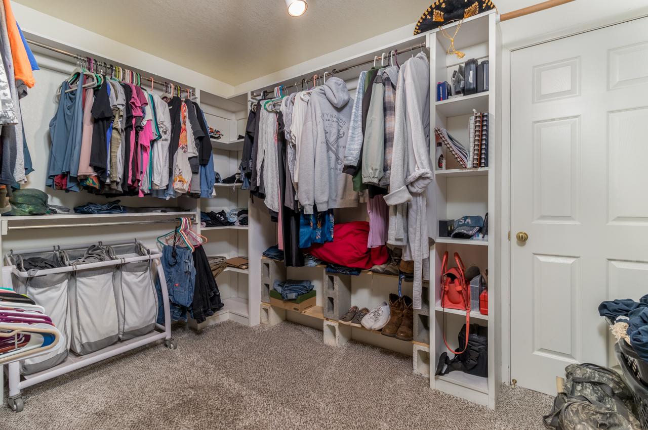 Bonners Ferry, Idaho, 83805, United States, 5 Bedrooms Bedrooms, ,5 BathroomsBathrooms,Residential,For Sale,1879157