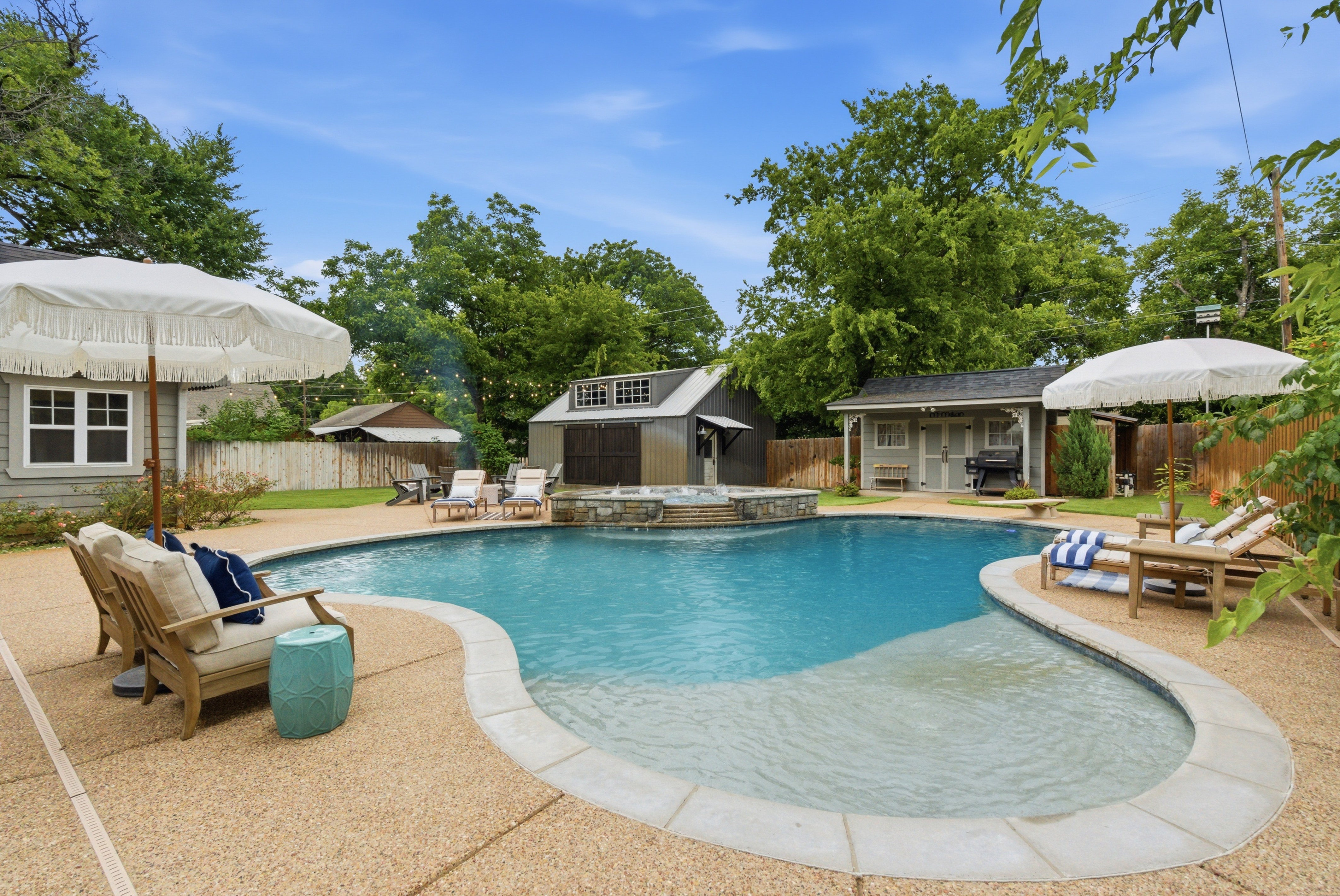  907 Cherry Street  Luxury Home for Sale in Graham, Texas - 物件實景