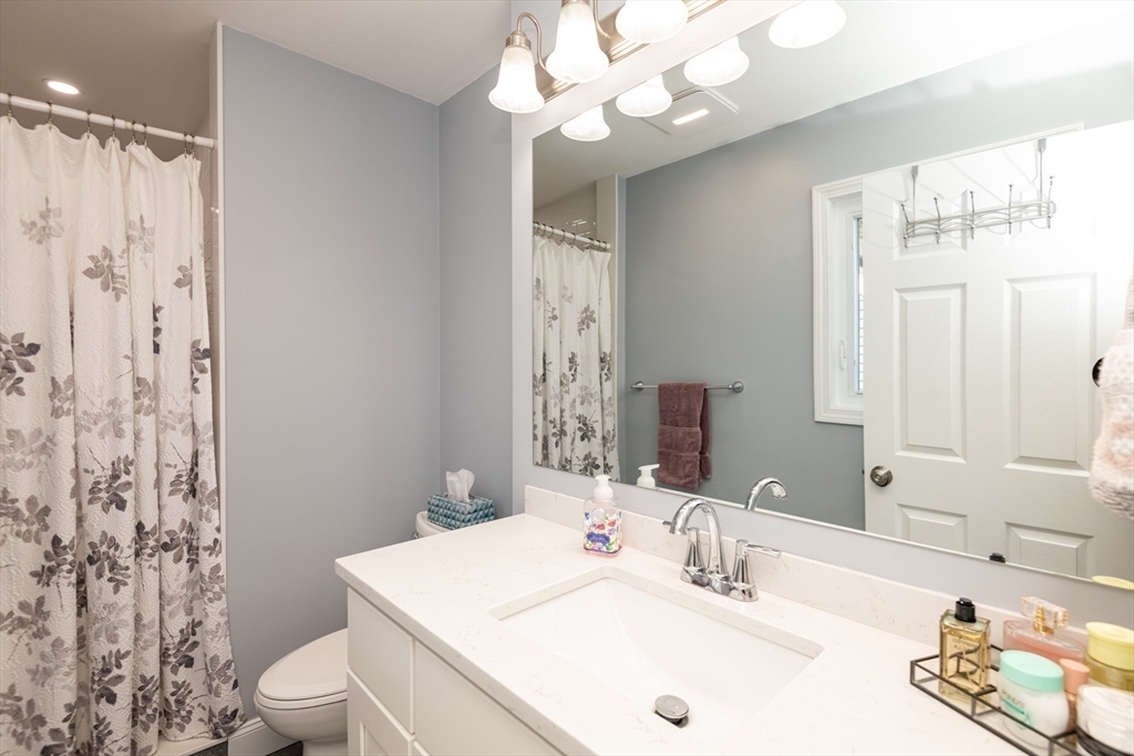 Lynn, Massachusetts, 01904, United States, 2 Bedrooms Bedrooms, ,4 BathroomsBathrooms,Residential,For Sale,1978027