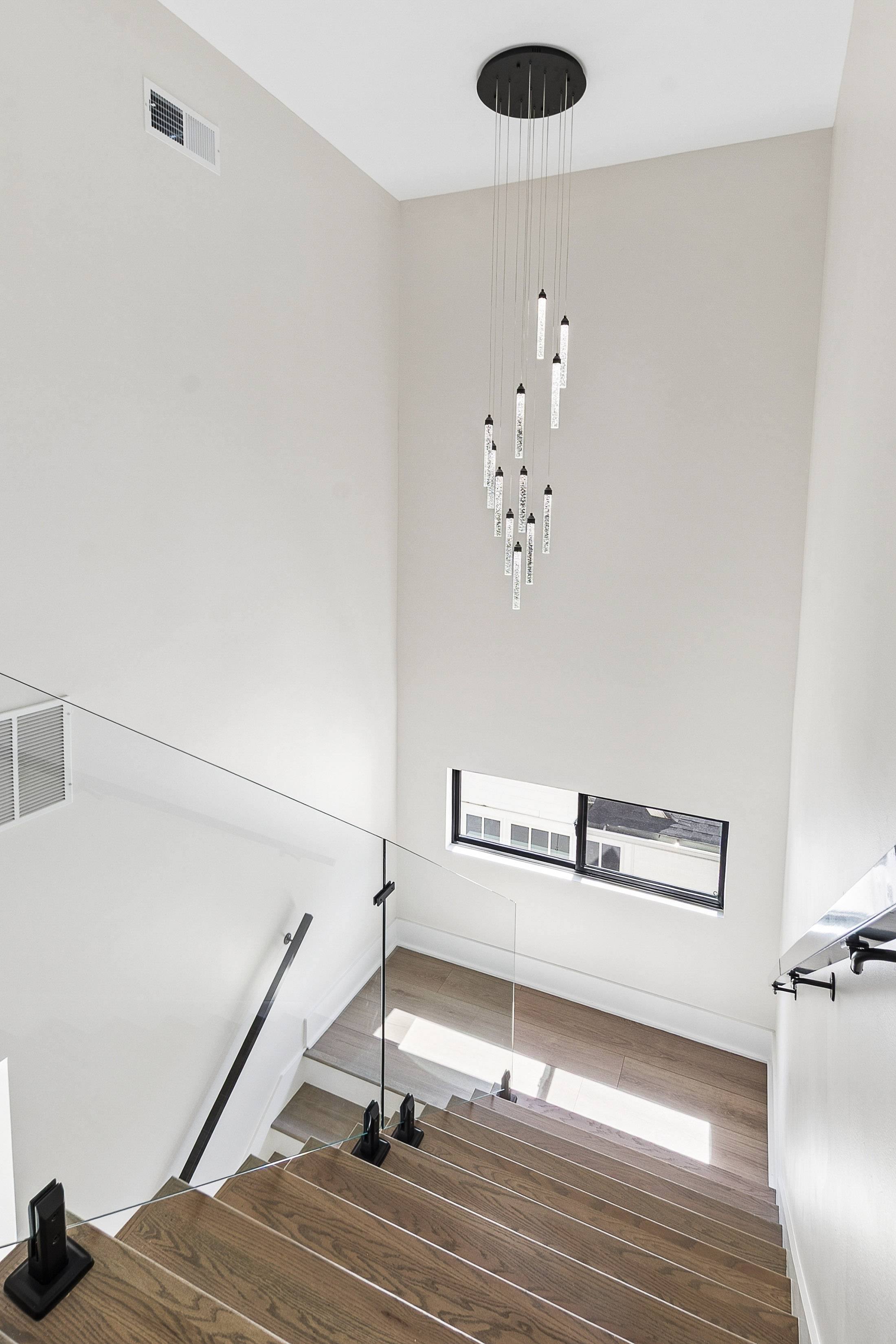  Sophisticated Modern Home in Sought-after Loring Heights - 物件實景
