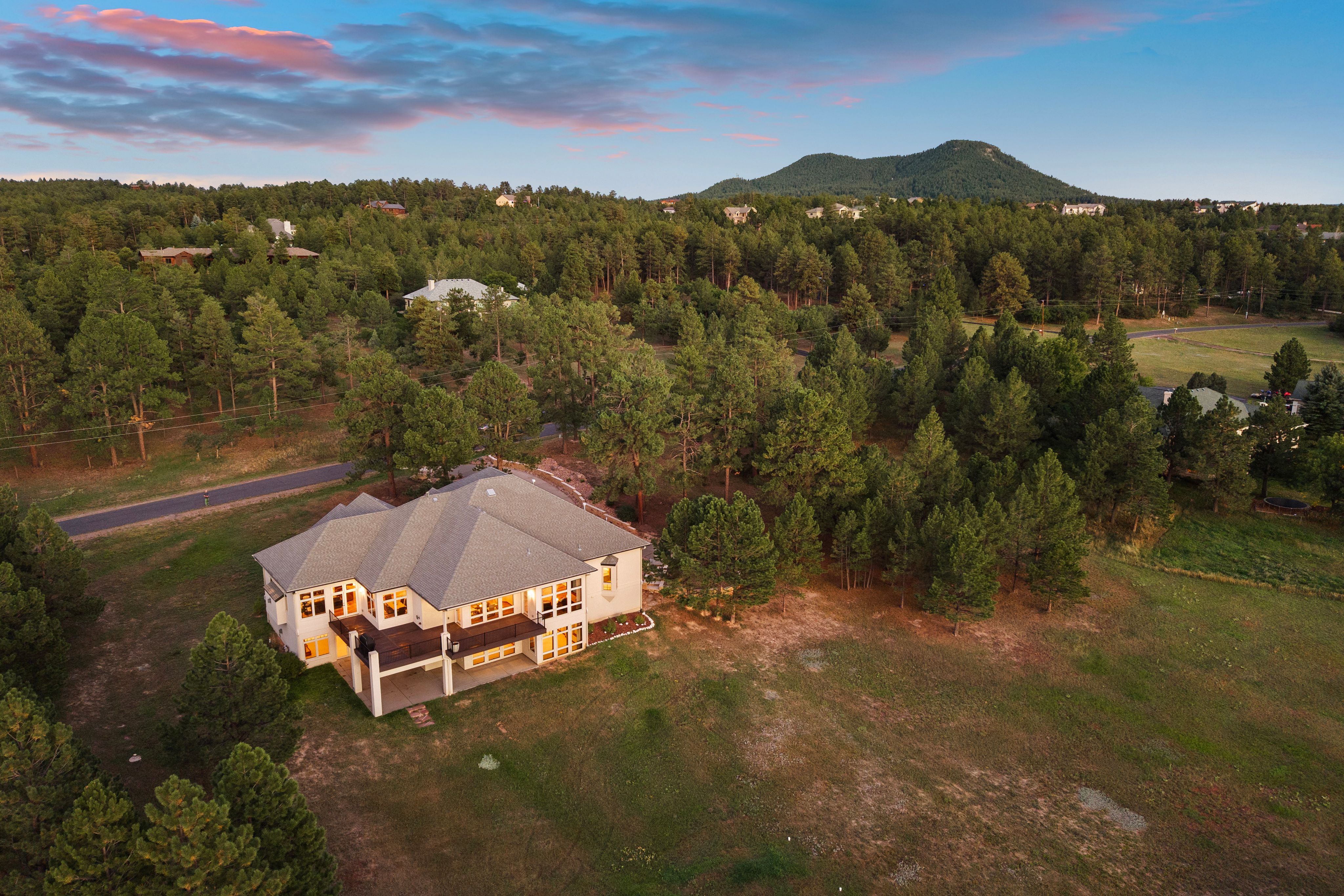  Set on over 4 acres in Perry Park East - 物件實景