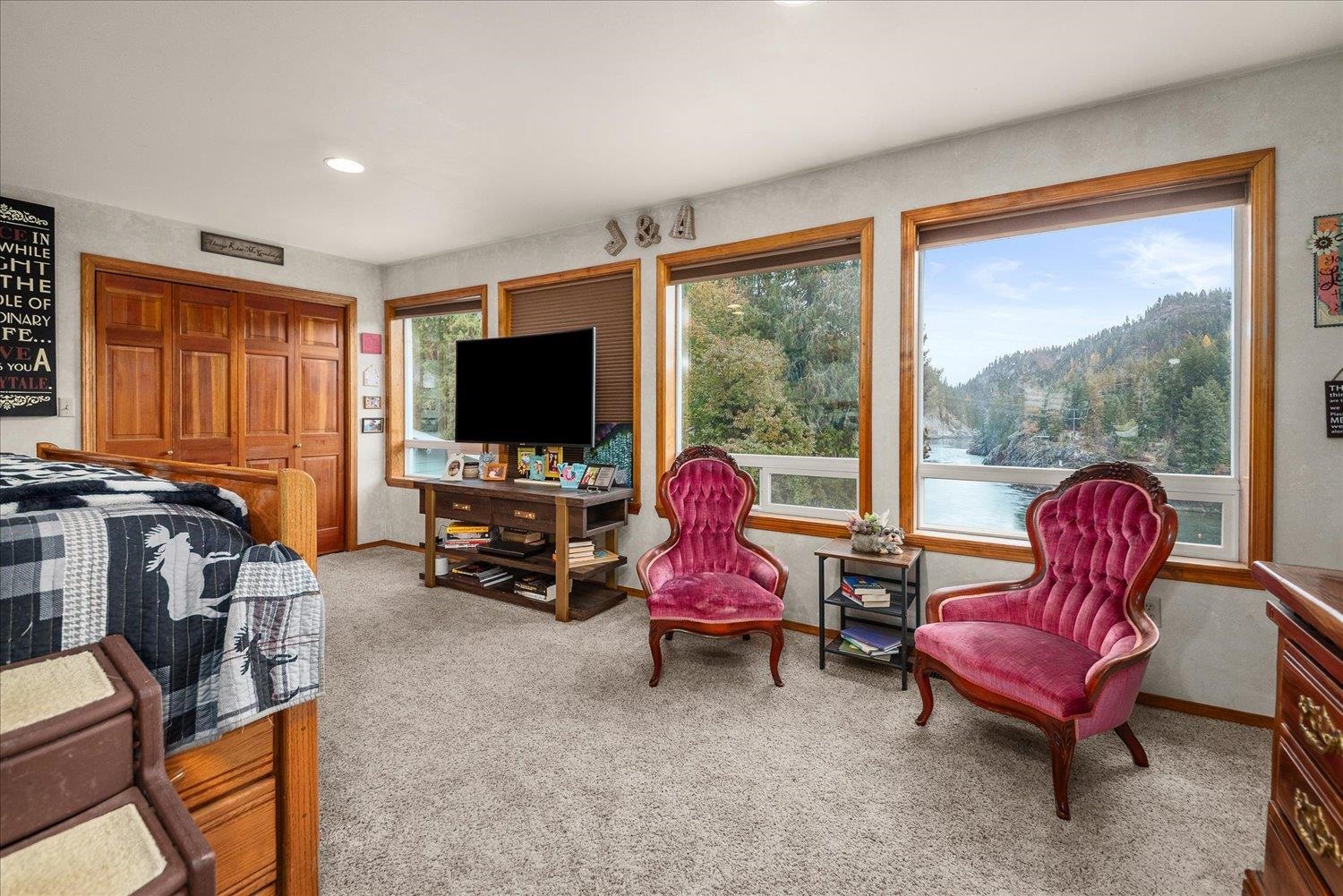 Metaline Falls, Washington, 99153, United States, 5 Bedrooms Bedrooms, ,3 BathroomsBathrooms,Residential,For Sale,1986087