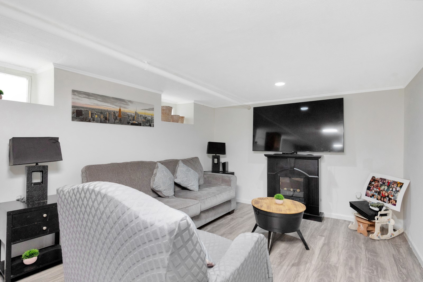 Middle Village, New York, 11379, United States, 4 Bedrooms Bedrooms, ,3 BathroomsBathrooms,Residential,For Sale,1827631