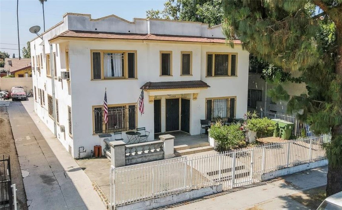 Los Angeles, California, 90037, United States, 4 Bedrooms Bedrooms, ,Residential,For Sale,1876741