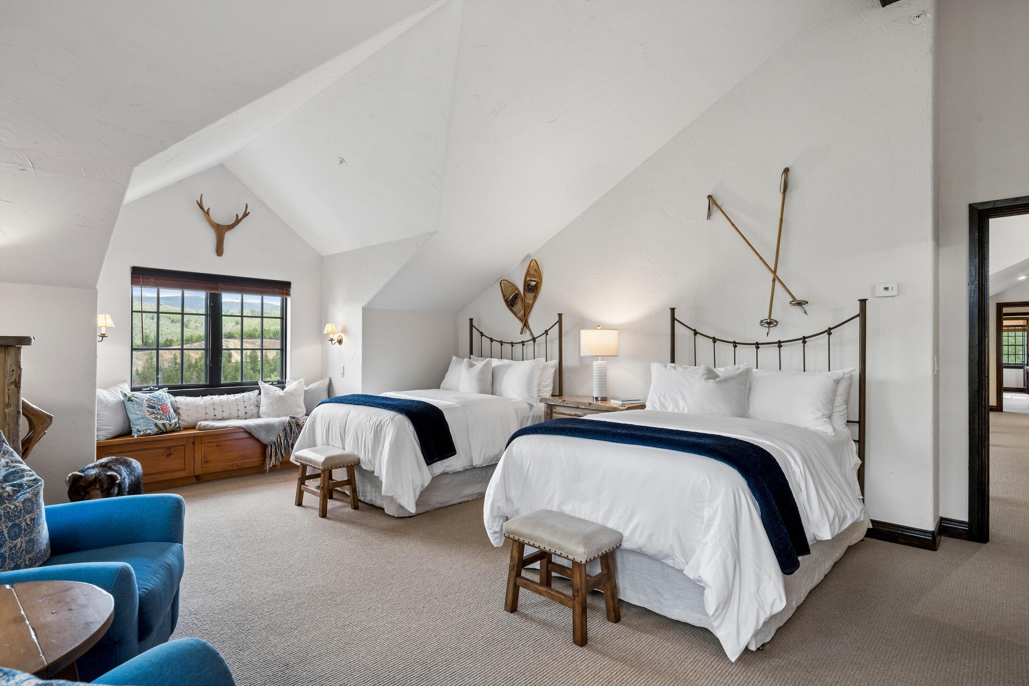  35 Stag Gulch Court Embraces Open Space Meadows With Golf Course Access - 物件實景