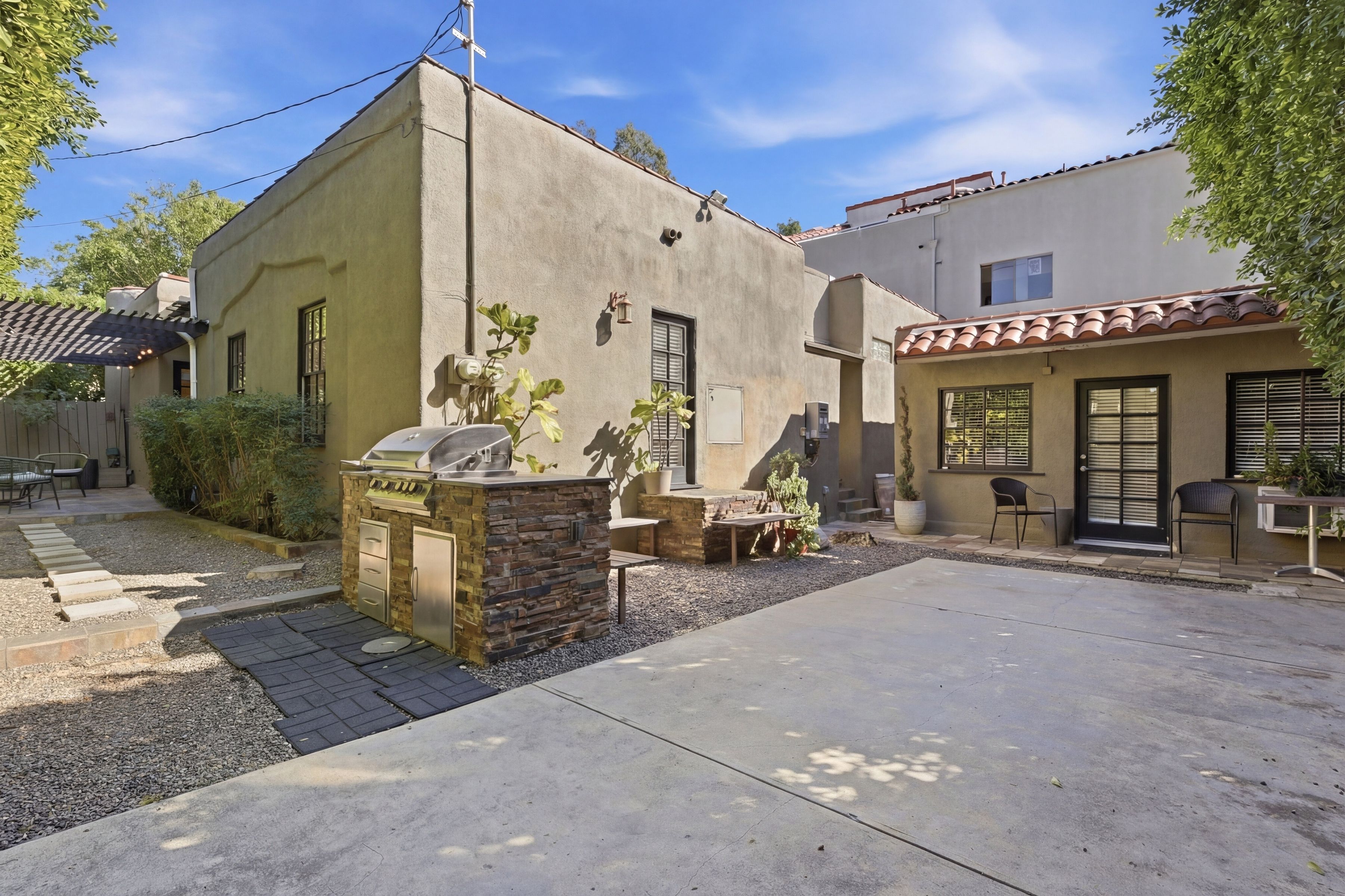  853-855 North Sweetzer Avenue - 物件實景