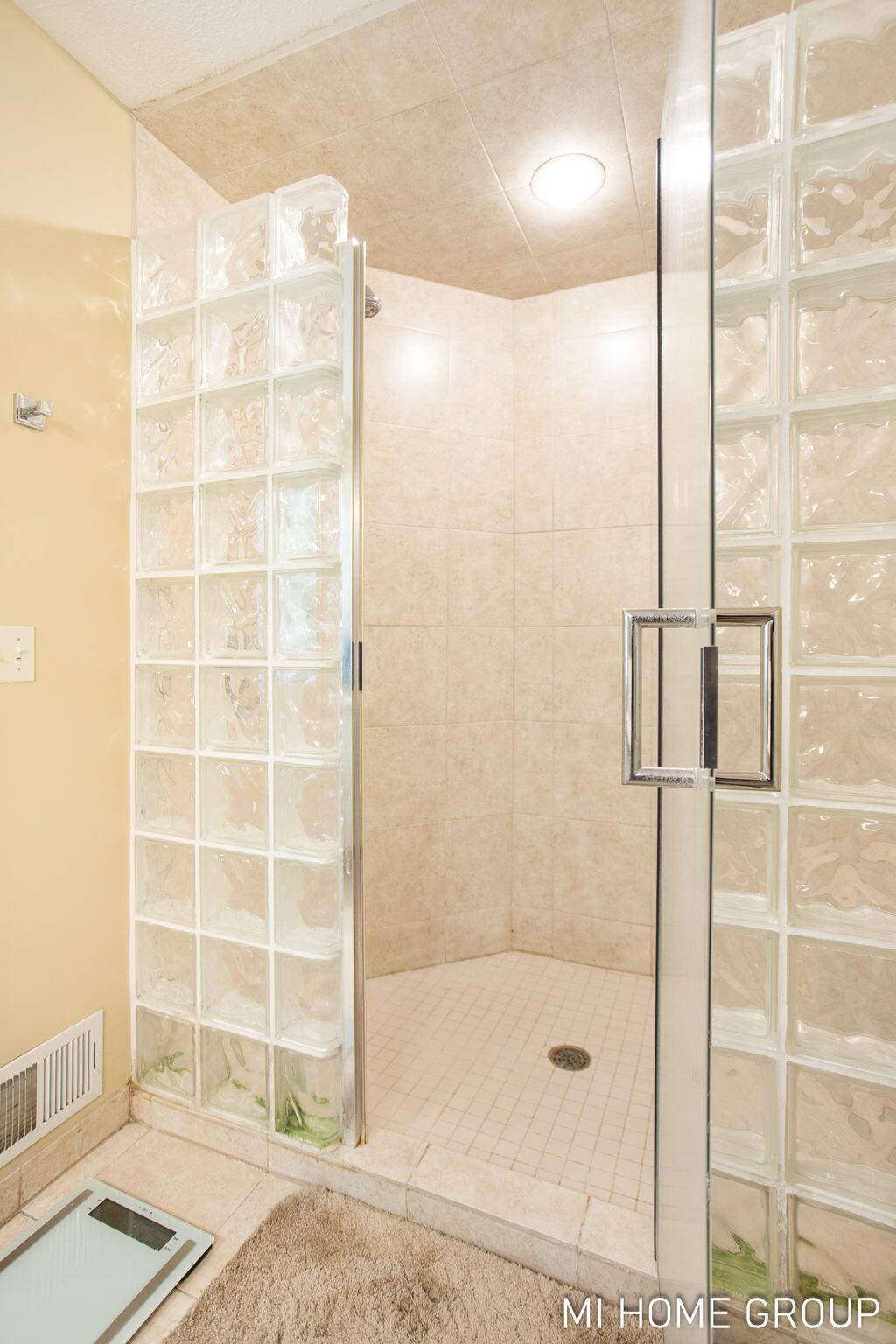 Holland, Michigan, 49424, United States, 4 Bedrooms Bedrooms, ,3 BathroomsBathrooms,Residential,For Sale,1849083