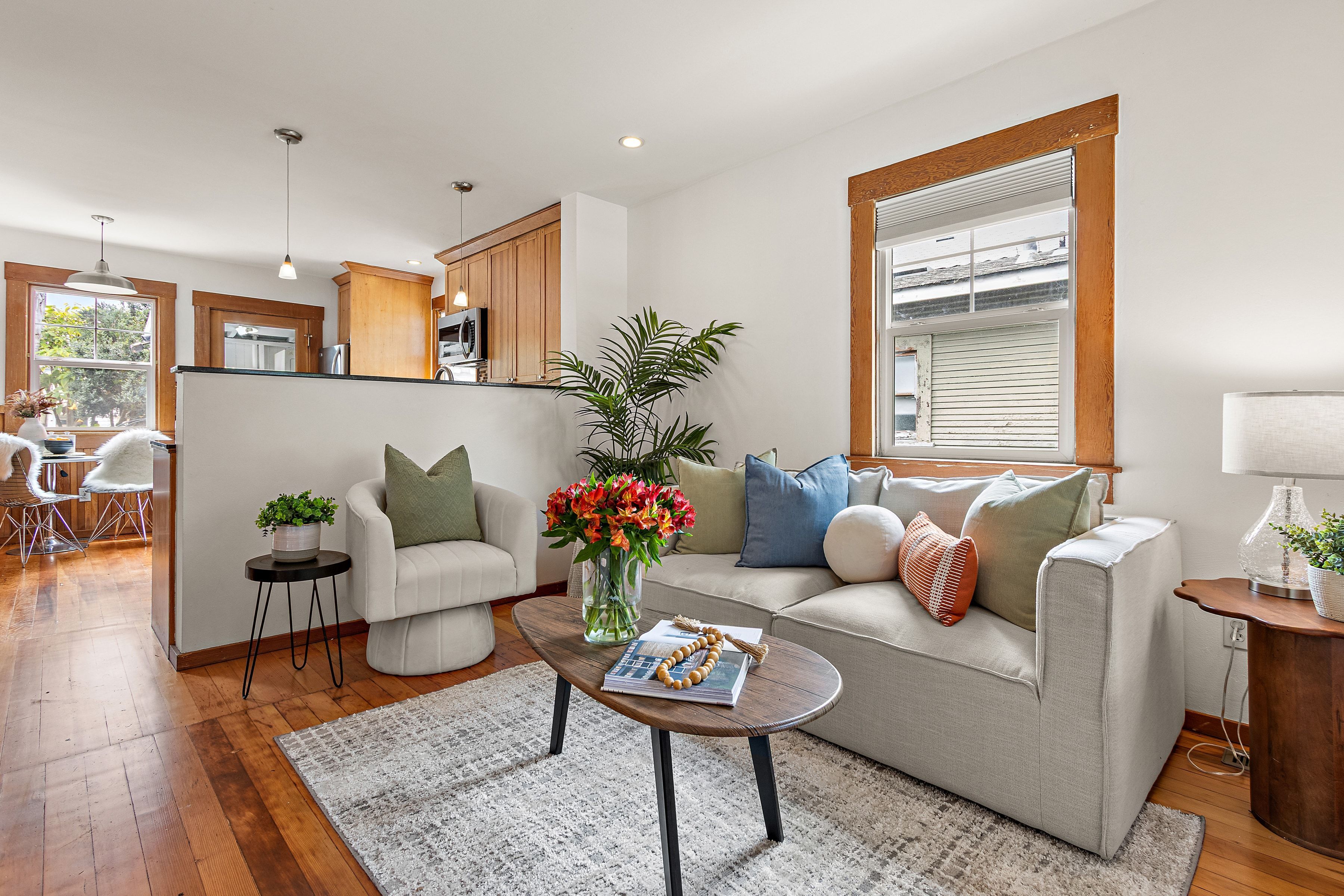  A Storybook North Oakland Cottage Offering Charm, Character, and Potential - 物件實景