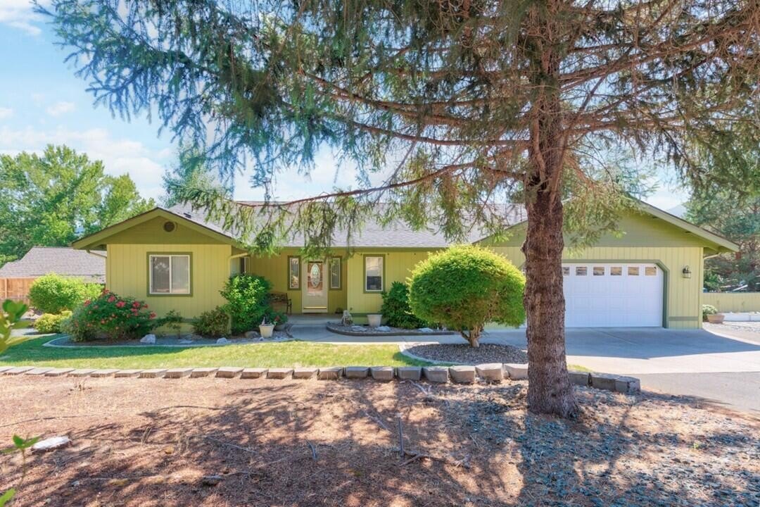 Rogue River, Oregon, 97537, United States, 3 Bedrooms Bedrooms, ,3 BathroomsBathrooms,Residential,For Sale,1944888