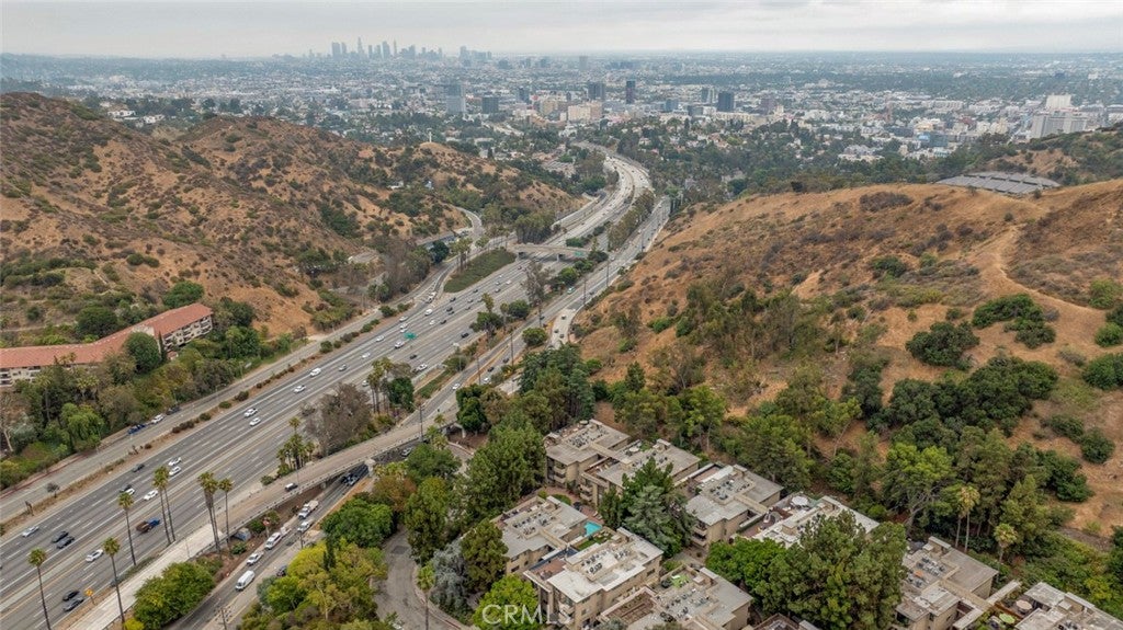 Los Angeles, California, 90068, United States, 2 Bedrooms Bedrooms, ,1 BathroomBathrooms,Residential,For Sale,1940489