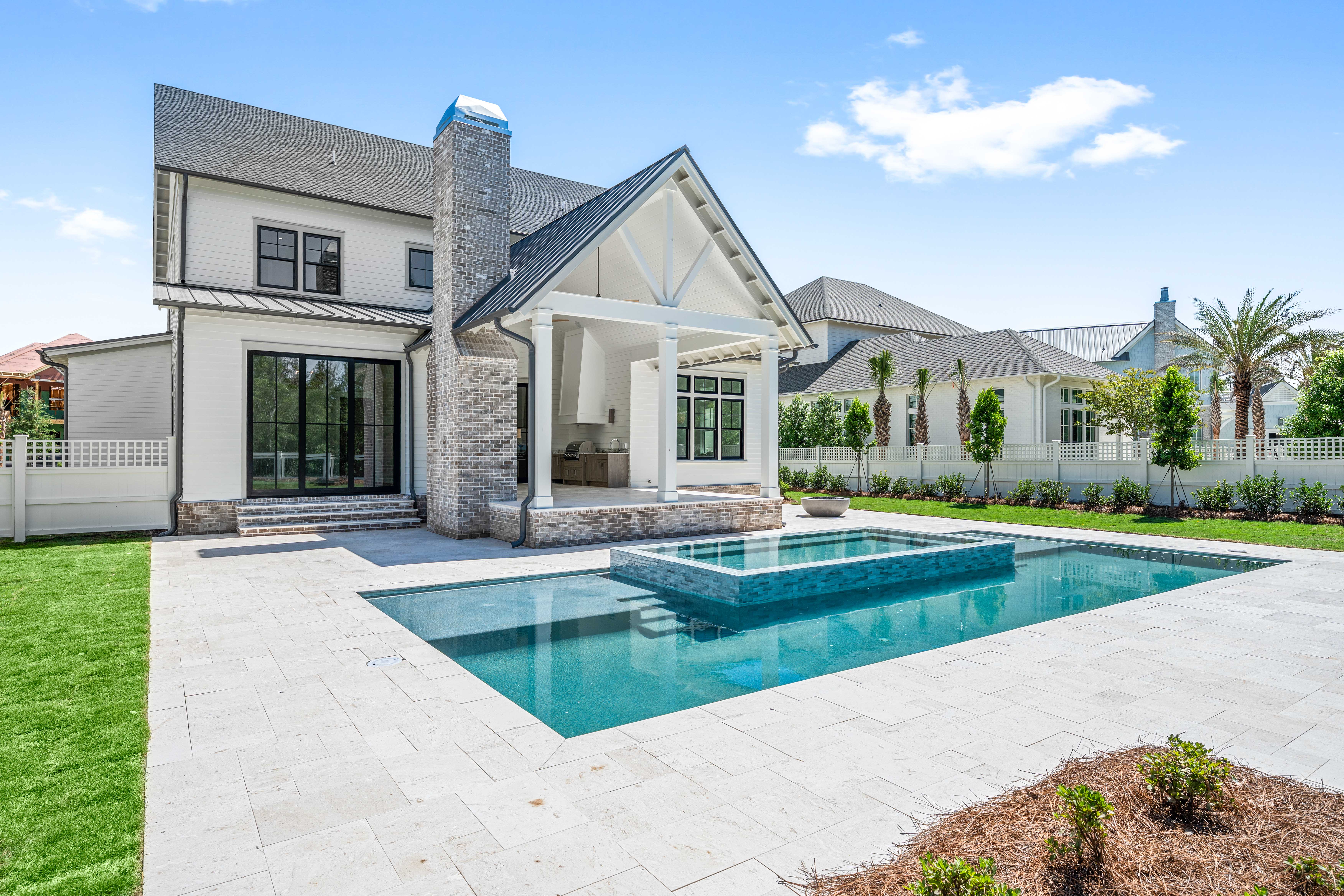  Backyard Oasis with 15x40 Pool, 7x16 Spa, Firepit and Spacious Porch - 物件實景