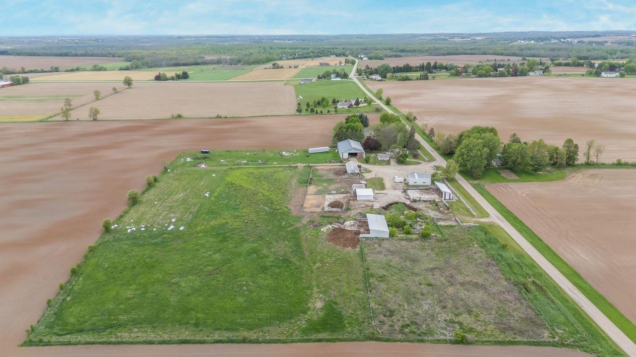 HORTONVILLE, Wisconsin, 54944, United States, 3 Bedrooms Bedrooms, ,2 BathroomsBathrooms,Residential,For Sale,1827520