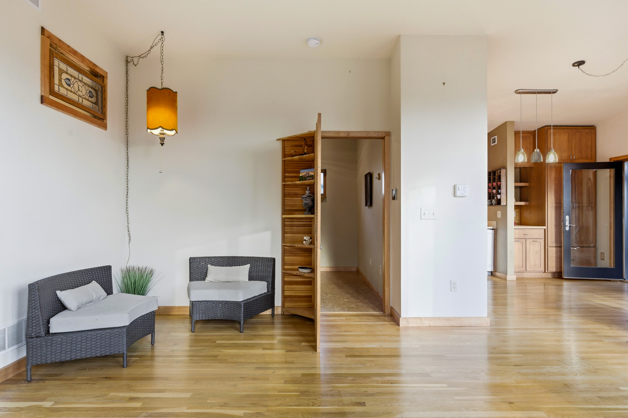  Unique Mid-Century Modern Retreat in a Private Wooded Setting - 物件實景