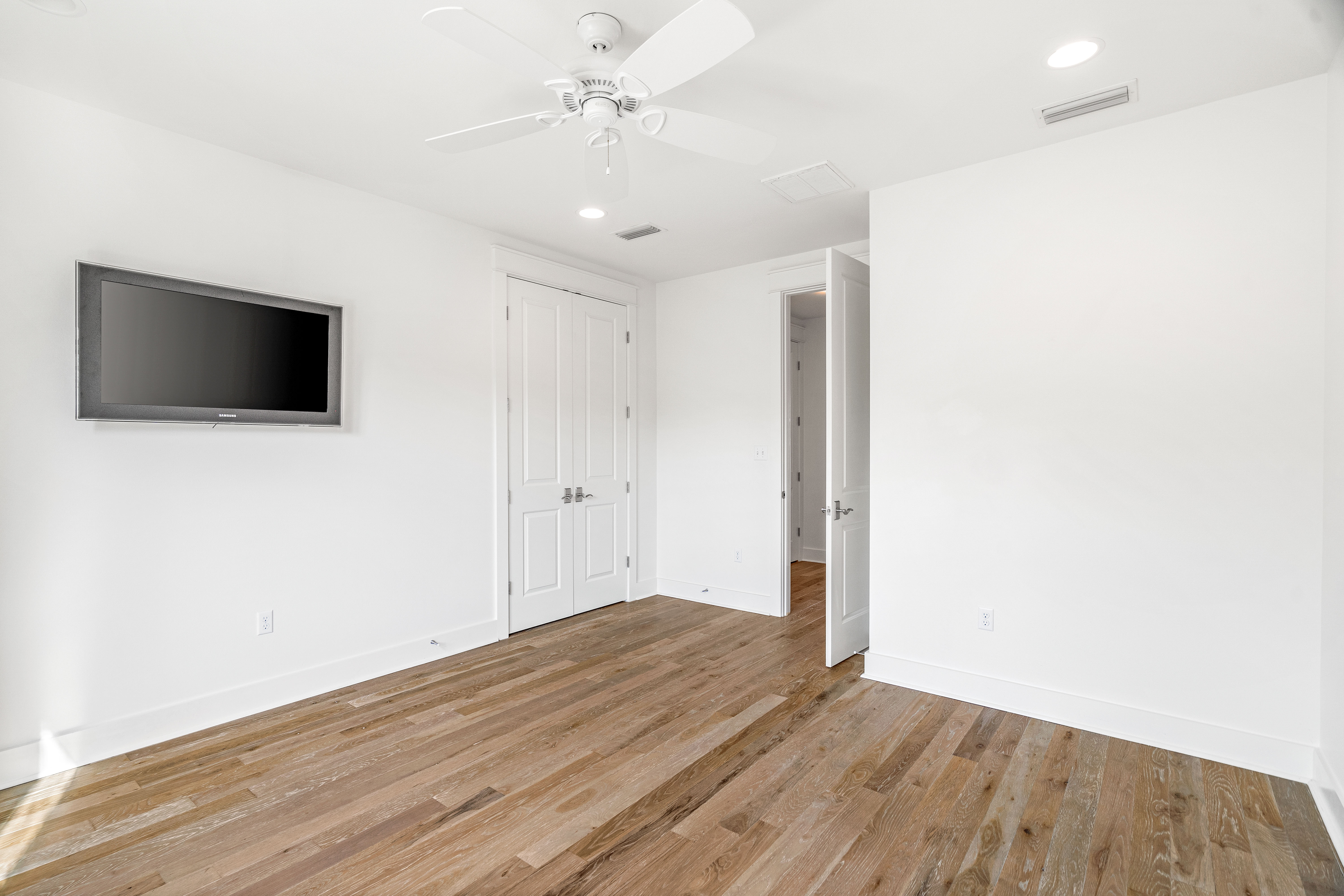 Beautifully Appointed Corner-Lot Home Steps from Village Commons Amenities - 物件實景