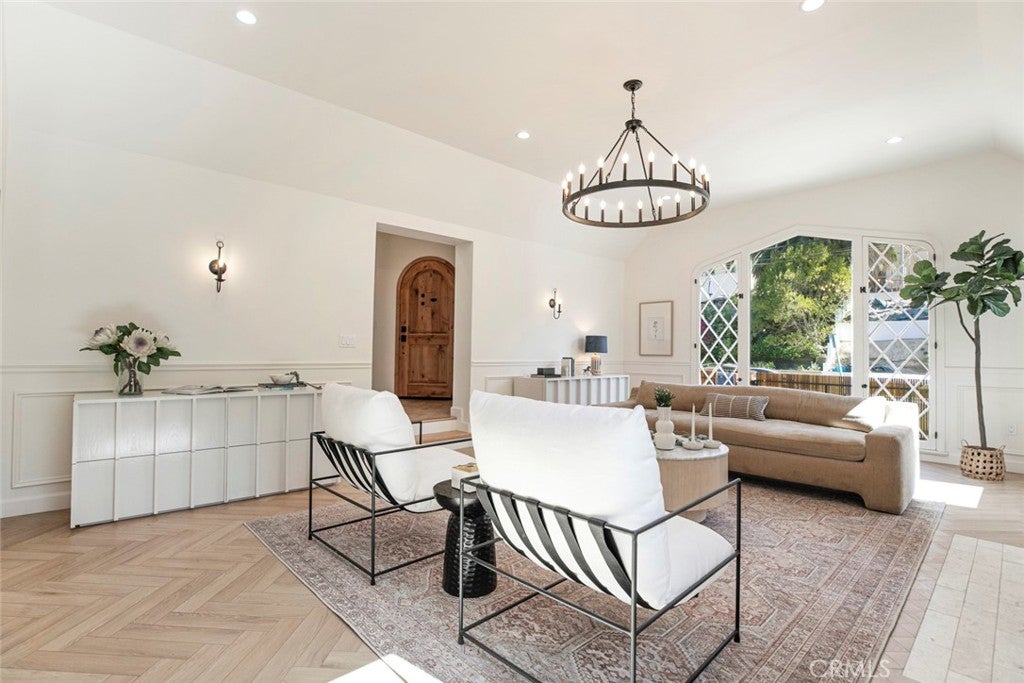 Los Angeles, California, 90027, United States, 4 Bedrooms Bedrooms, ,3 BathroomsBathrooms,Residential,For Sale,1942315