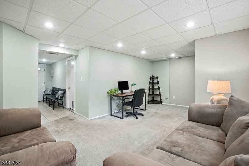 Berkeley Heights Twp., New Jersey, 07922, United States, 2 Bedrooms Bedrooms, ,3 BathroomsBathrooms,Residential,For Sale,1939510