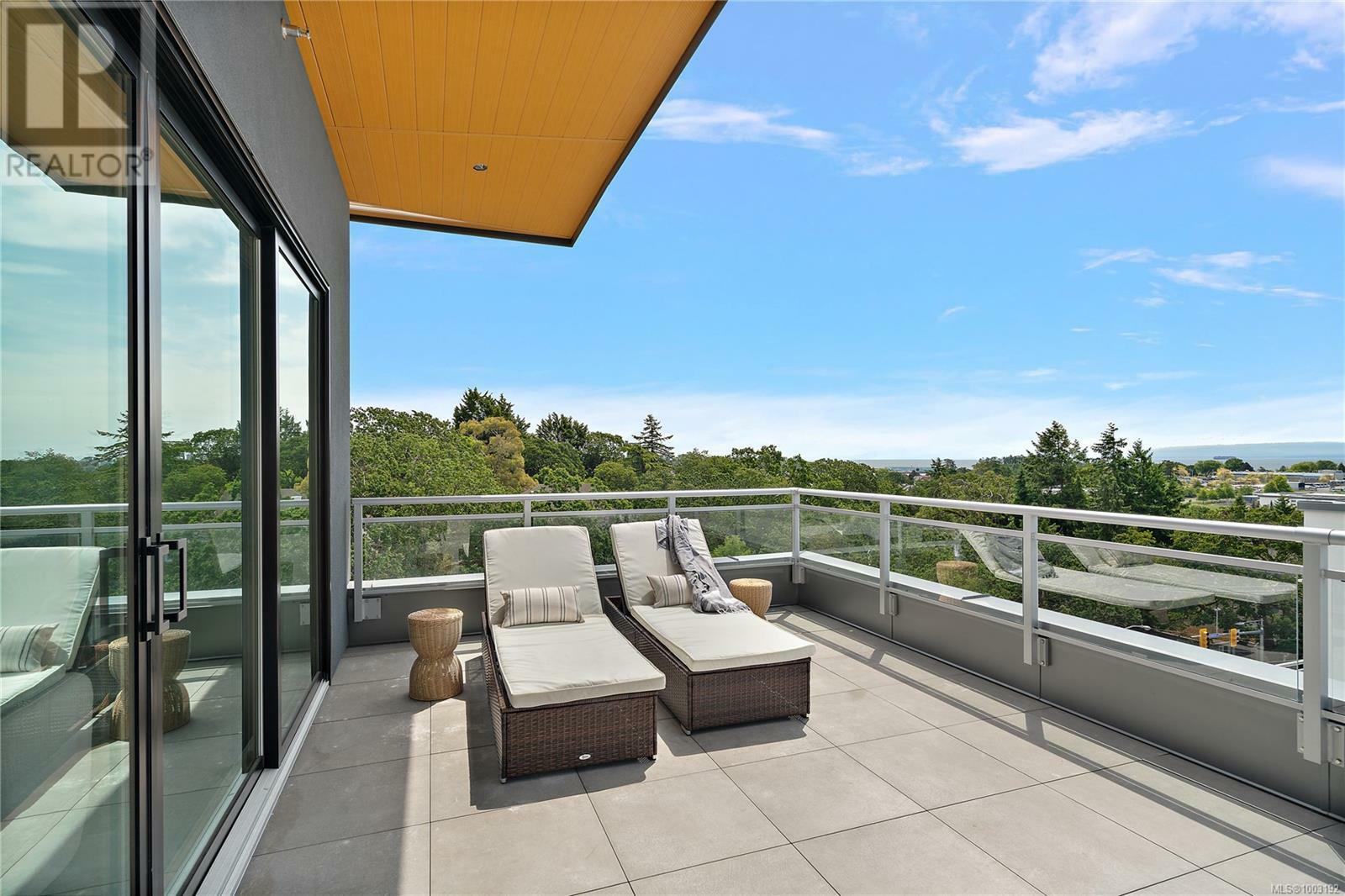 ESQUIMALT, British Columbia, V9A 6A1, CA, 2 Bedrooms Bedrooms, ,3 BathroomsBathrooms,Residential,For Sale,1875293