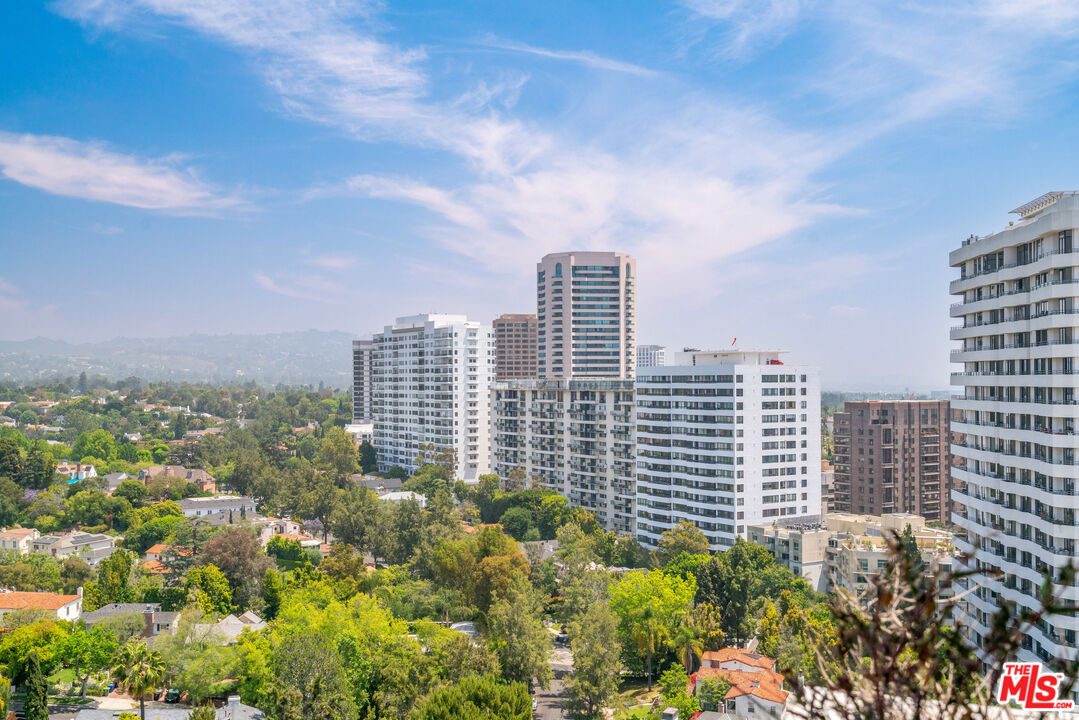 Los Angeles, California, 90024, United States, 2 Bedrooms Bedrooms, ,2 BathroomsBathrooms,Residential,For Sale,1891333