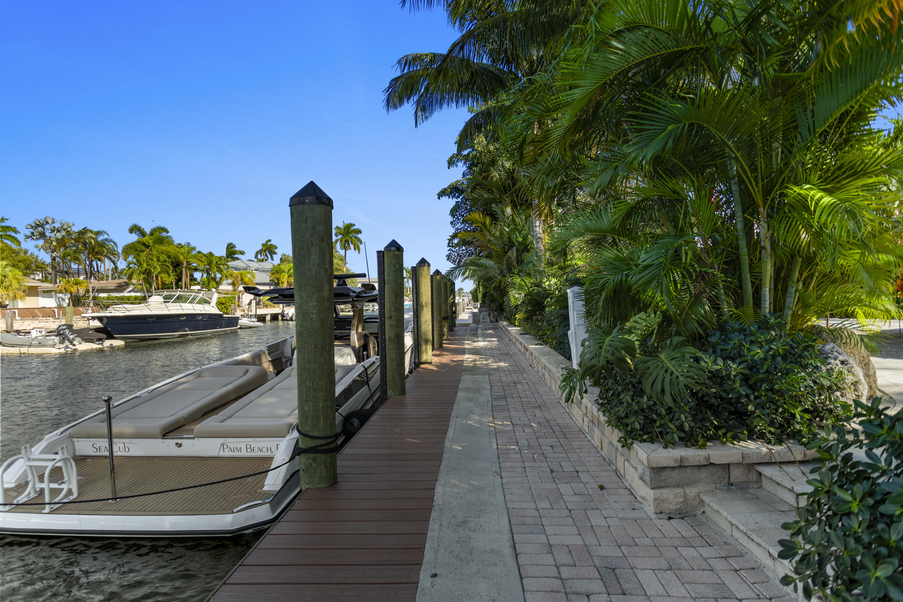 Lighthouse Point, Florida, 33064, United States, 4 Bedrooms Bedrooms, ,4 BathroomsBathrooms,Residential,For Sale,1992146